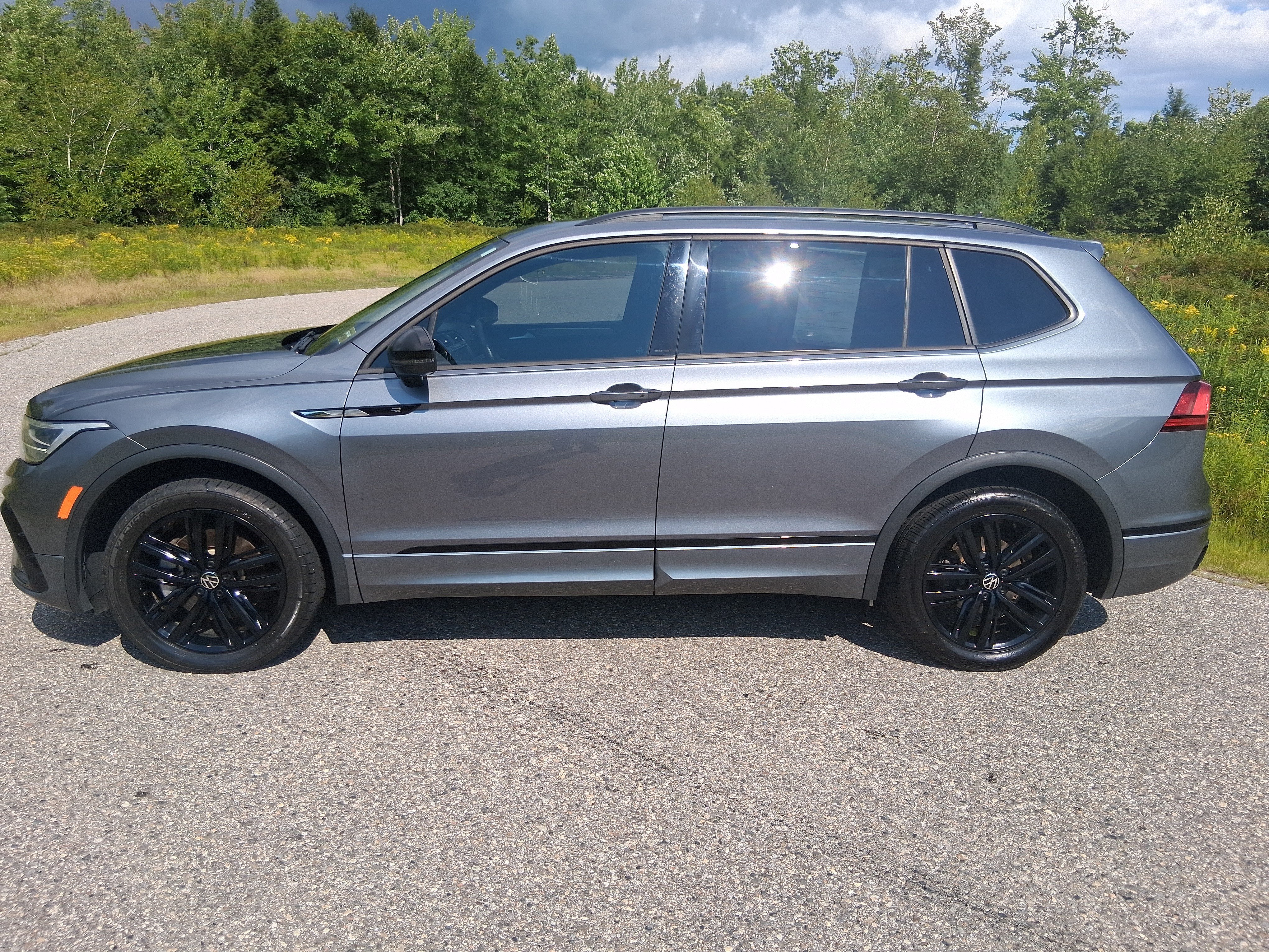 2022 Volkswagen Tiguan SE R-Line Black