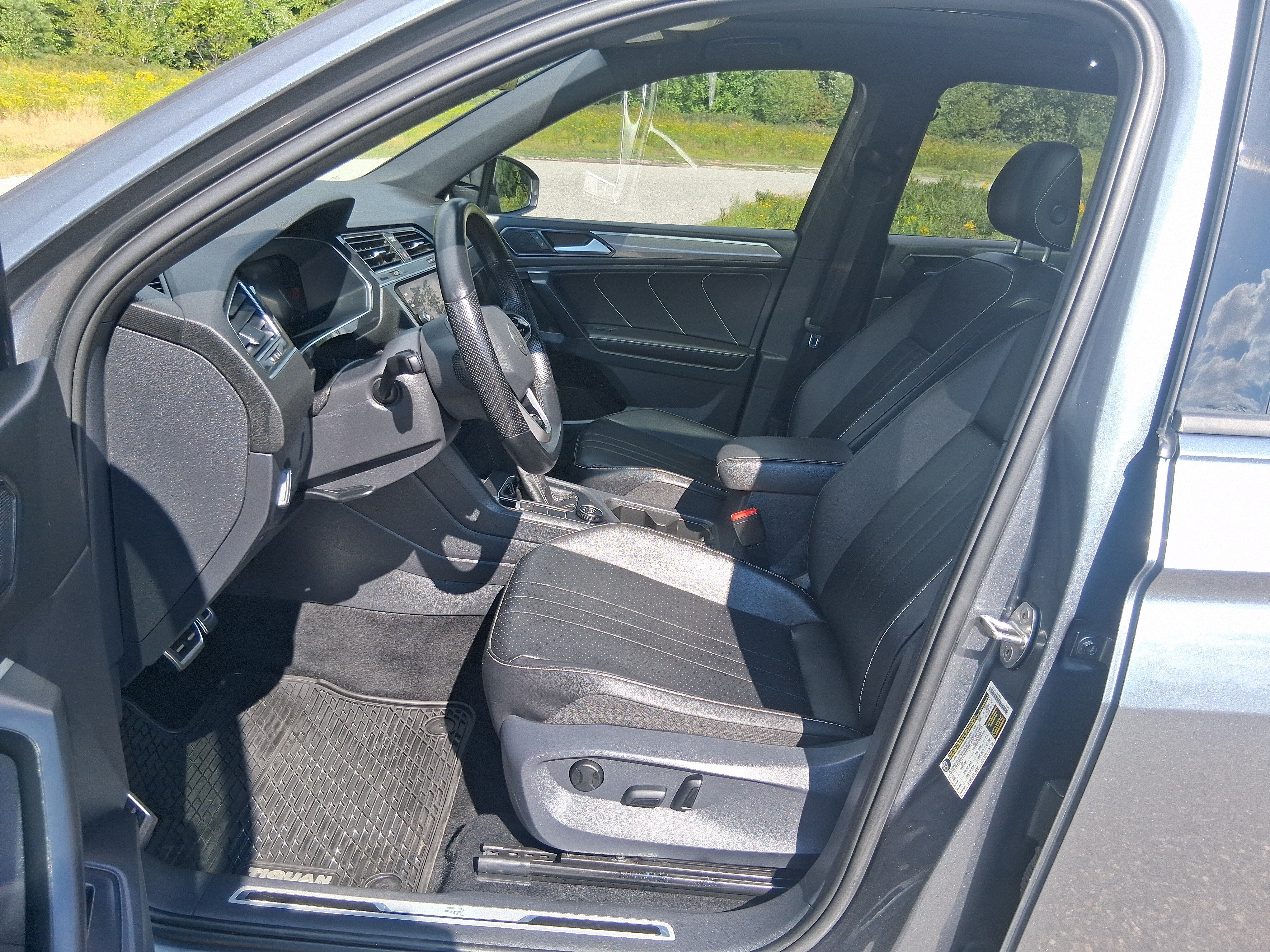 2022 Volkswagen Tiguan SE R-Line Black