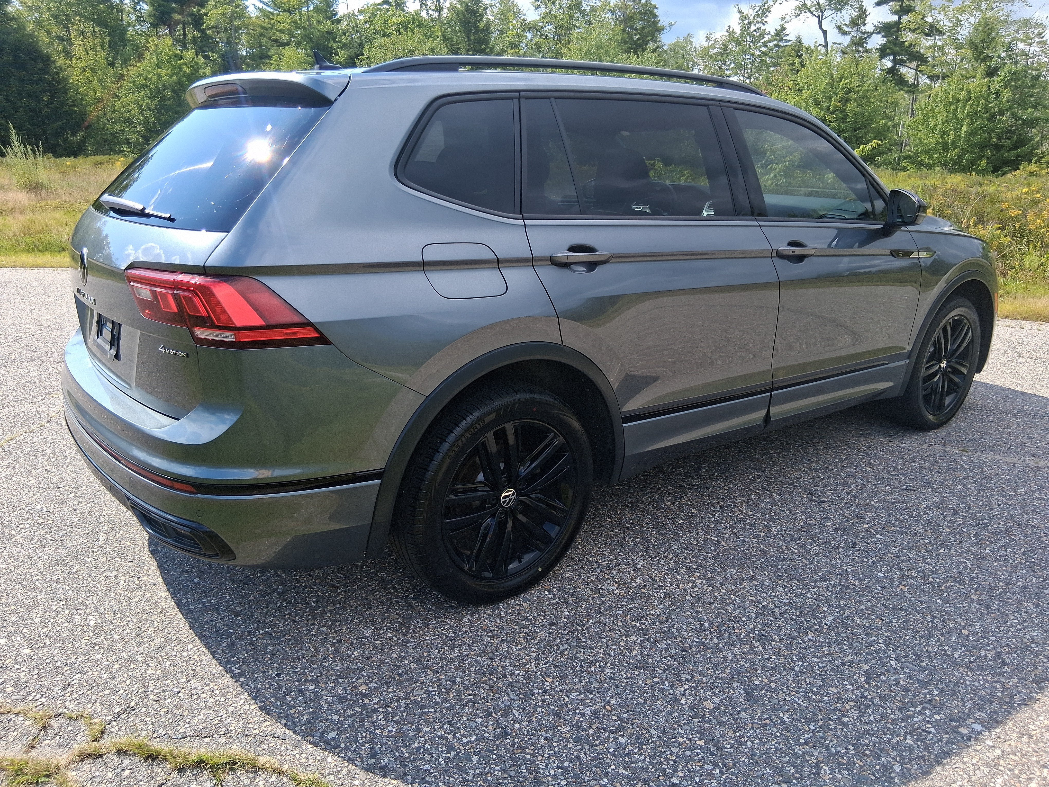 2022 Volkswagen Tiguan SE R-Line Black