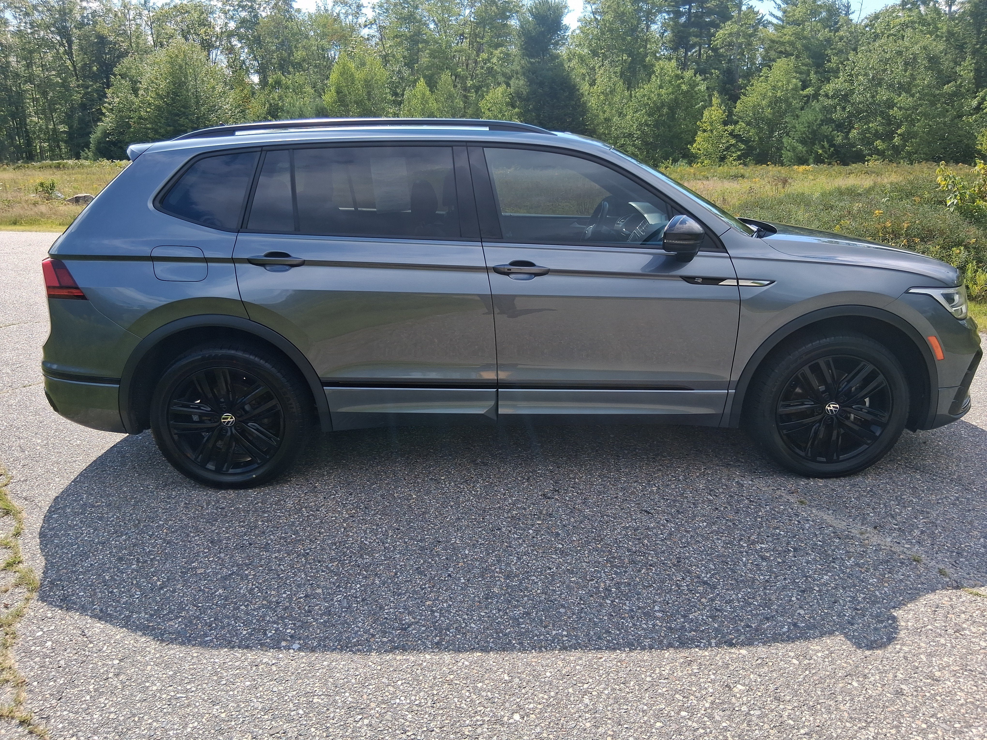 2022 Volkswagen Tiguan SE R-Line Black