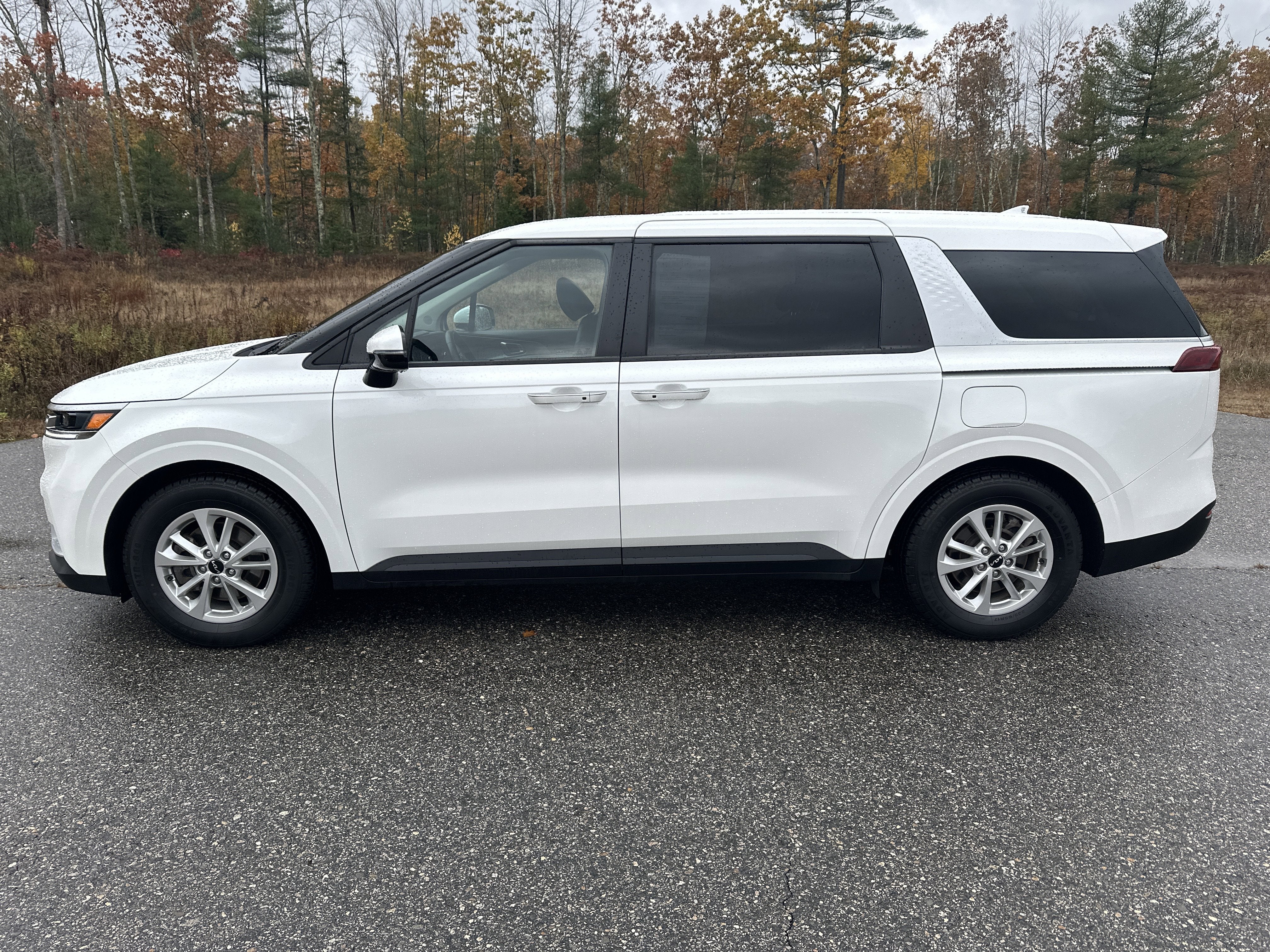 2023 Kia Carnival LX