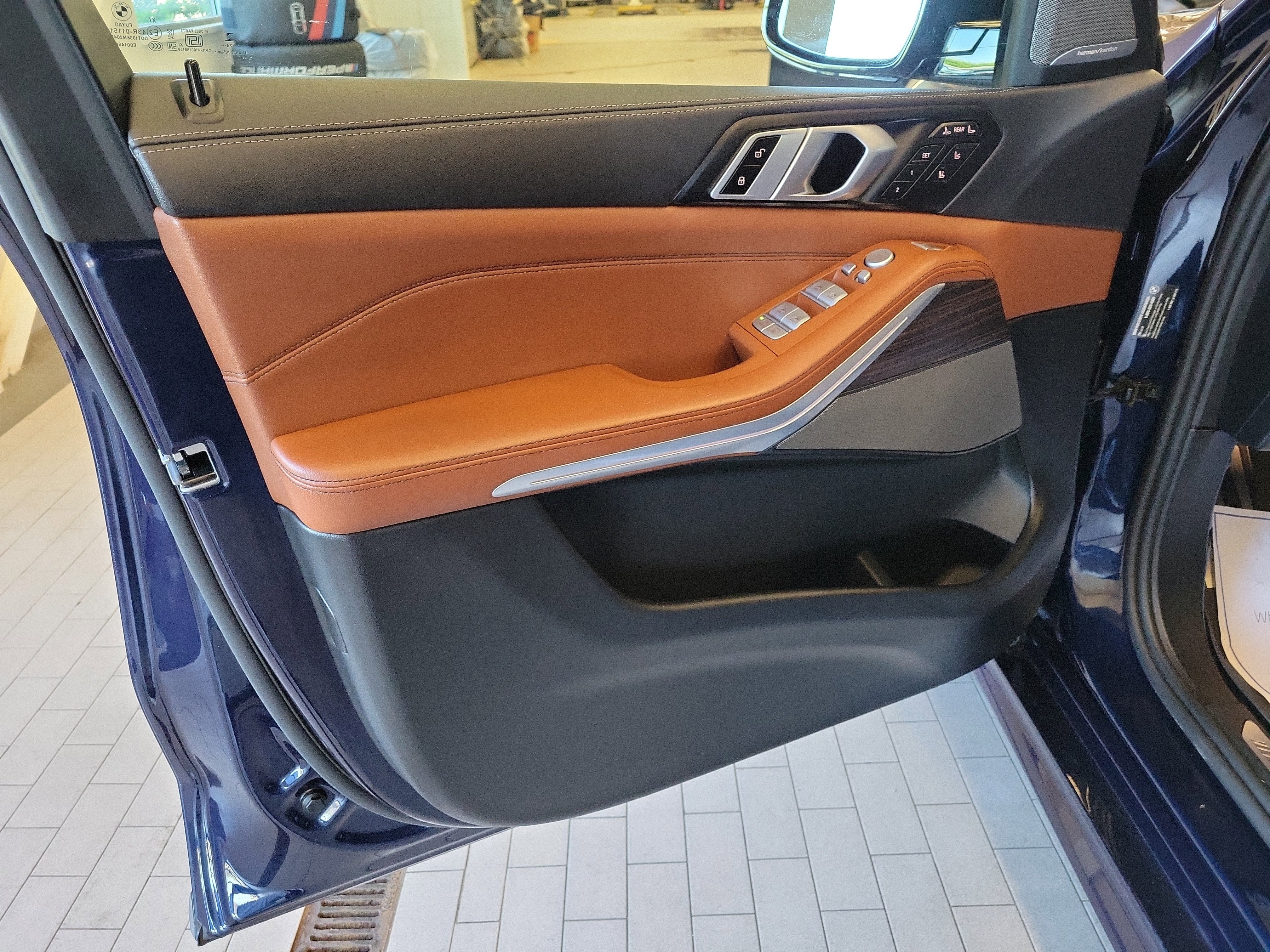 2025 BMW X7 M60i