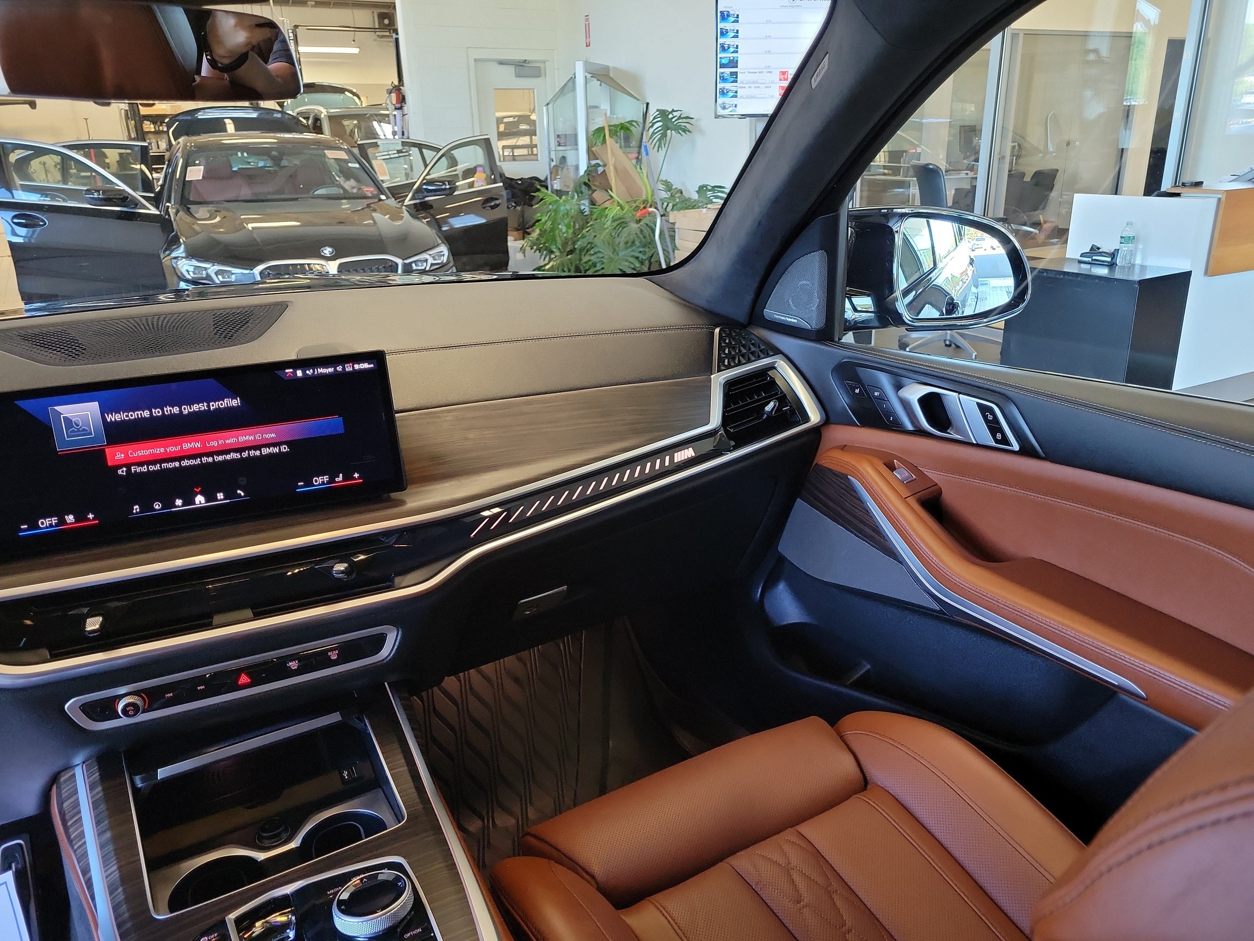 2025 BMW X7 M60i