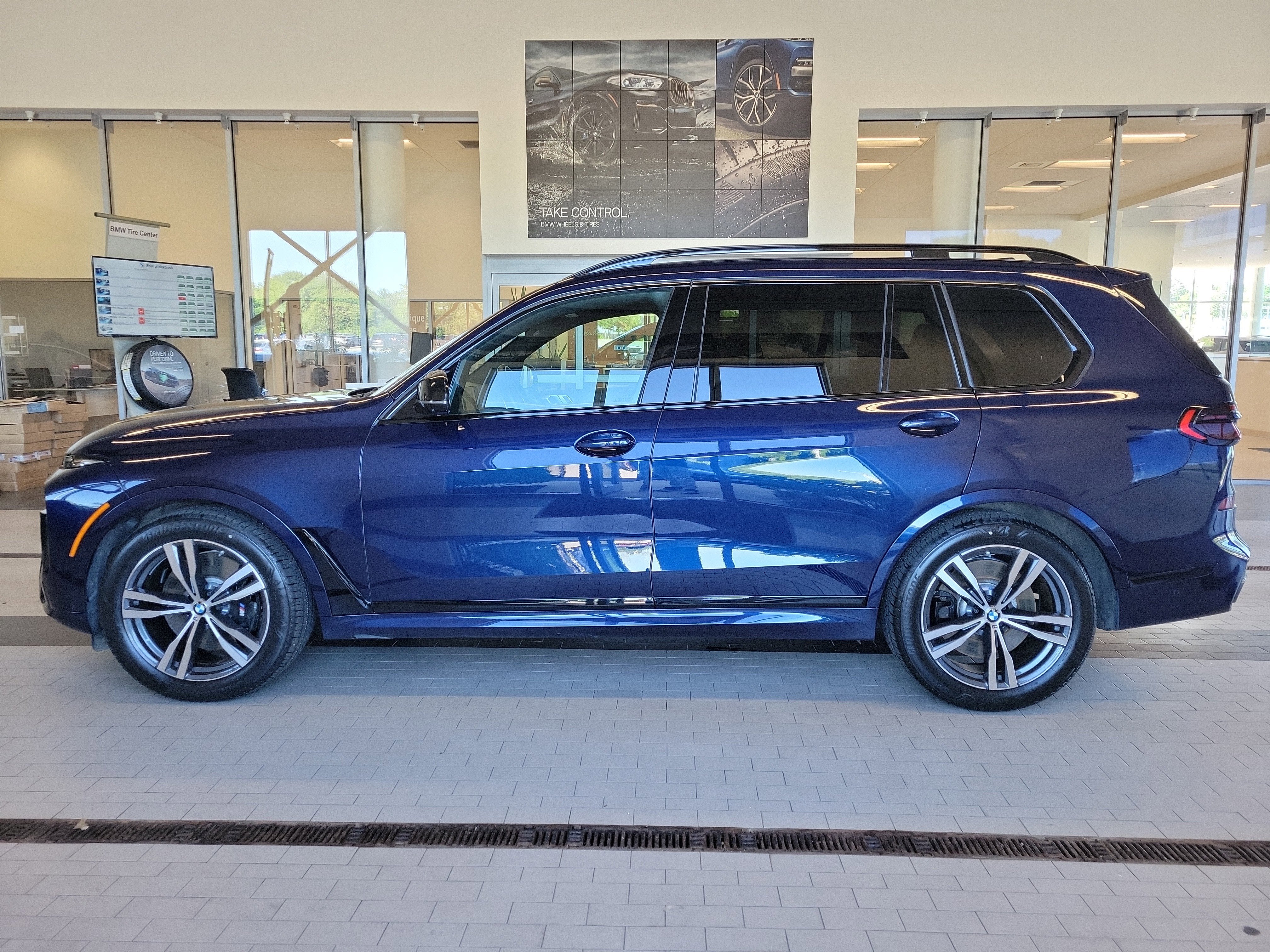 2025 BMW X7 M60i