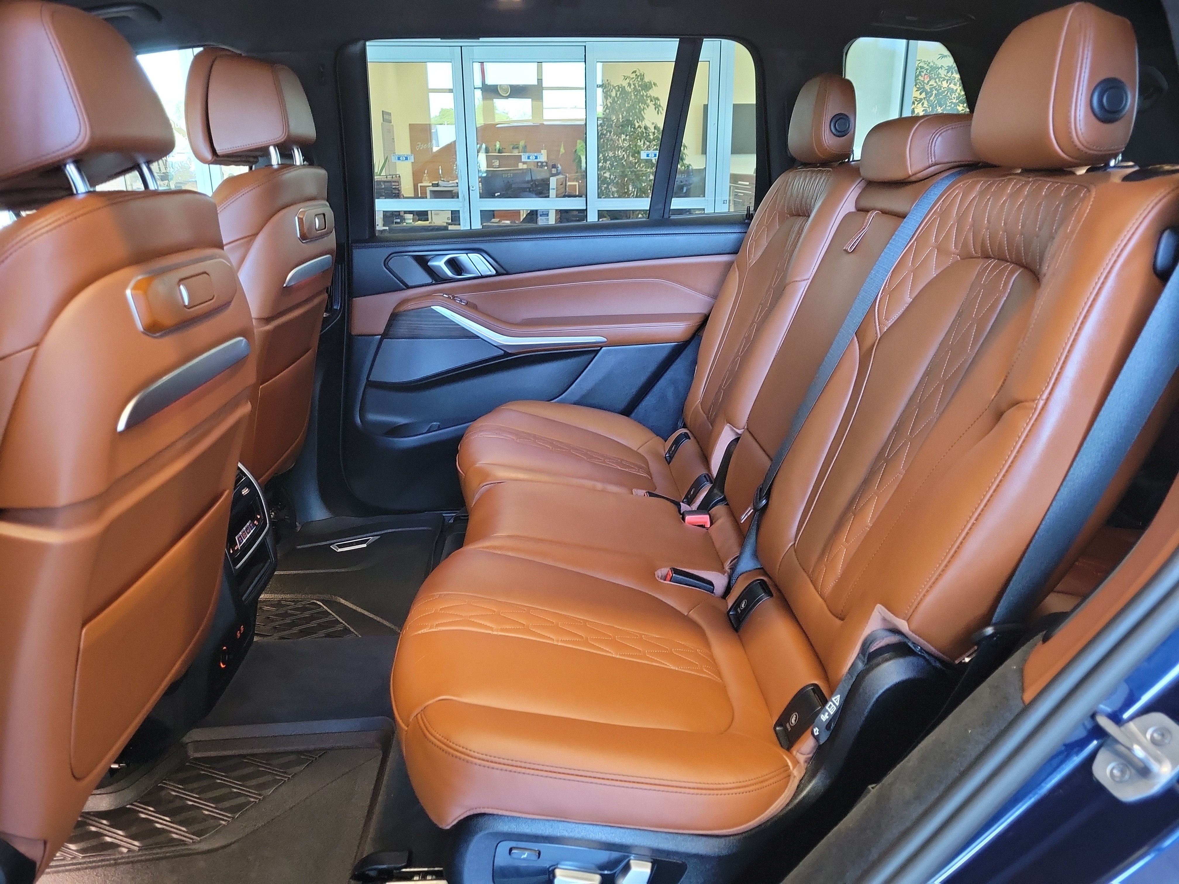 2025 BMW X7 M60i