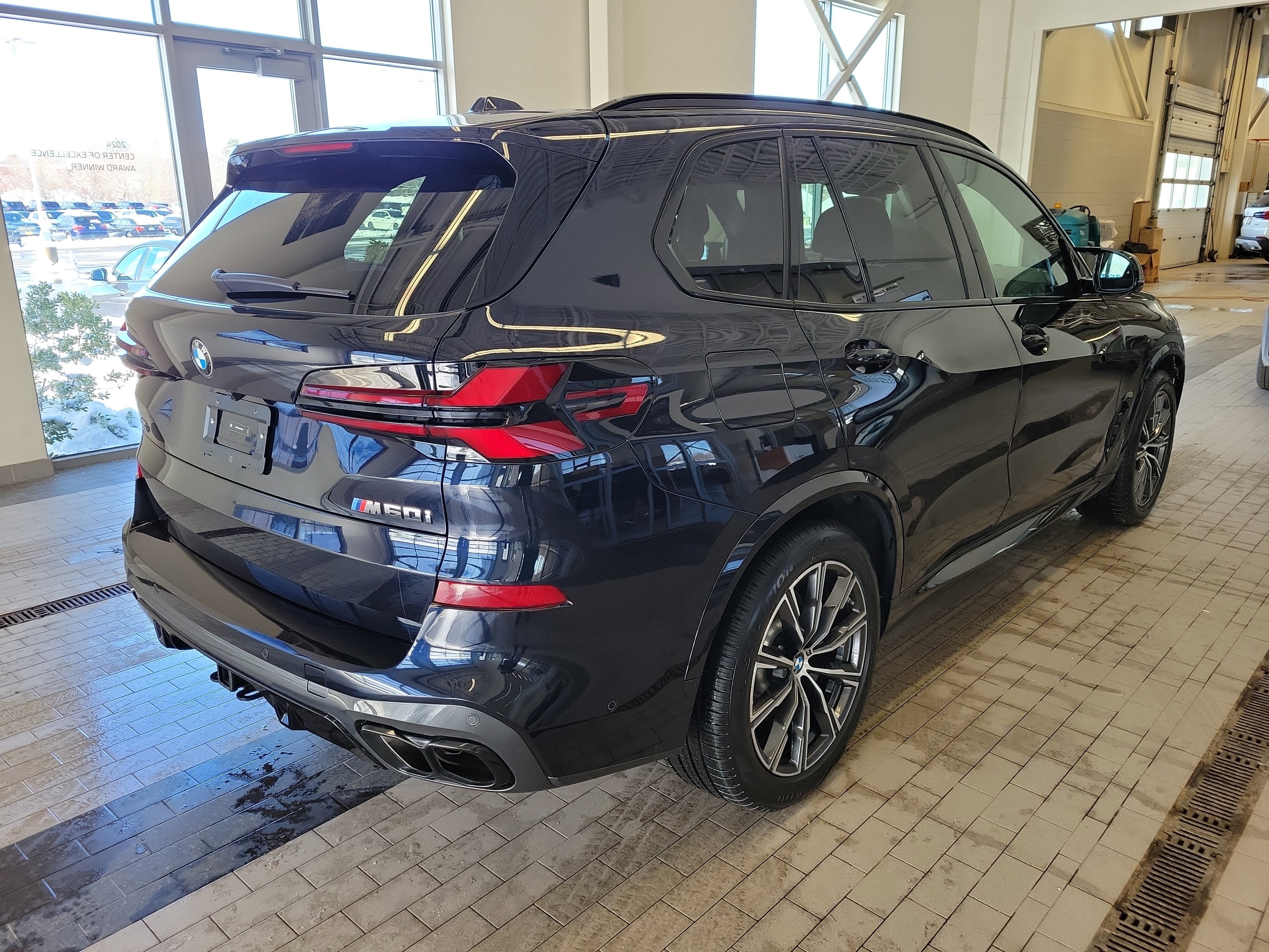 2025 BMW X5 M60i