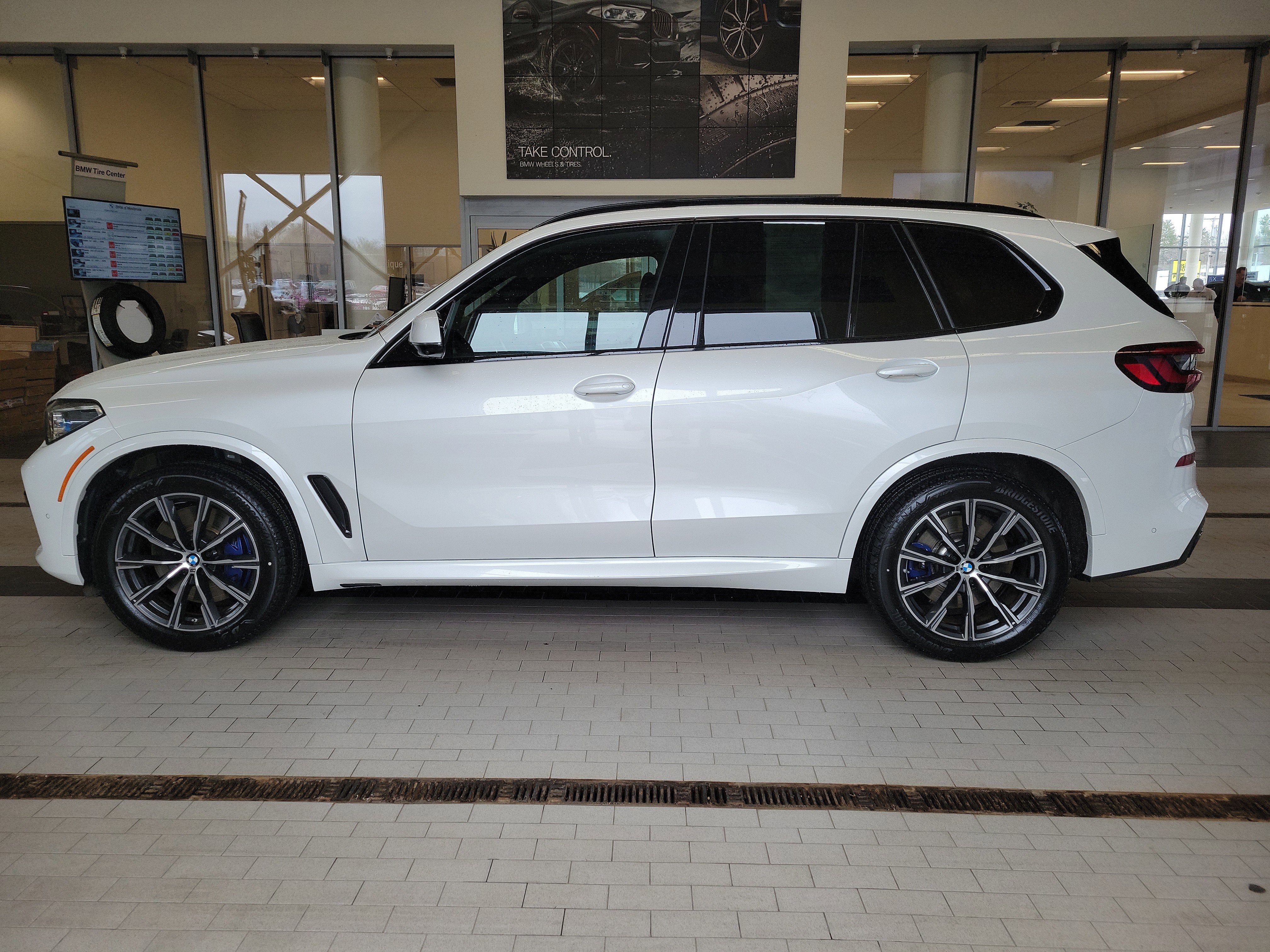 2023 BMW X5 M50i