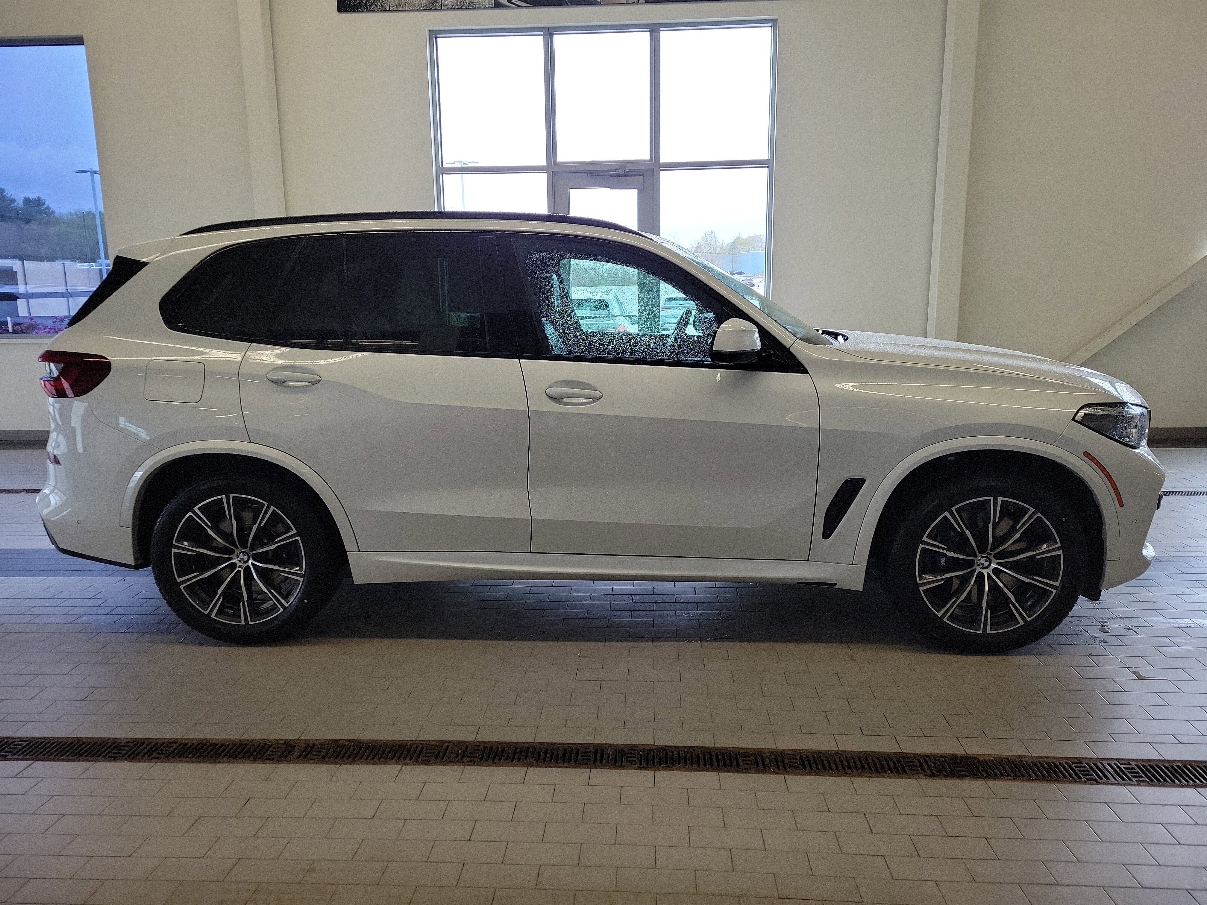 2023 BMW X5 M50i