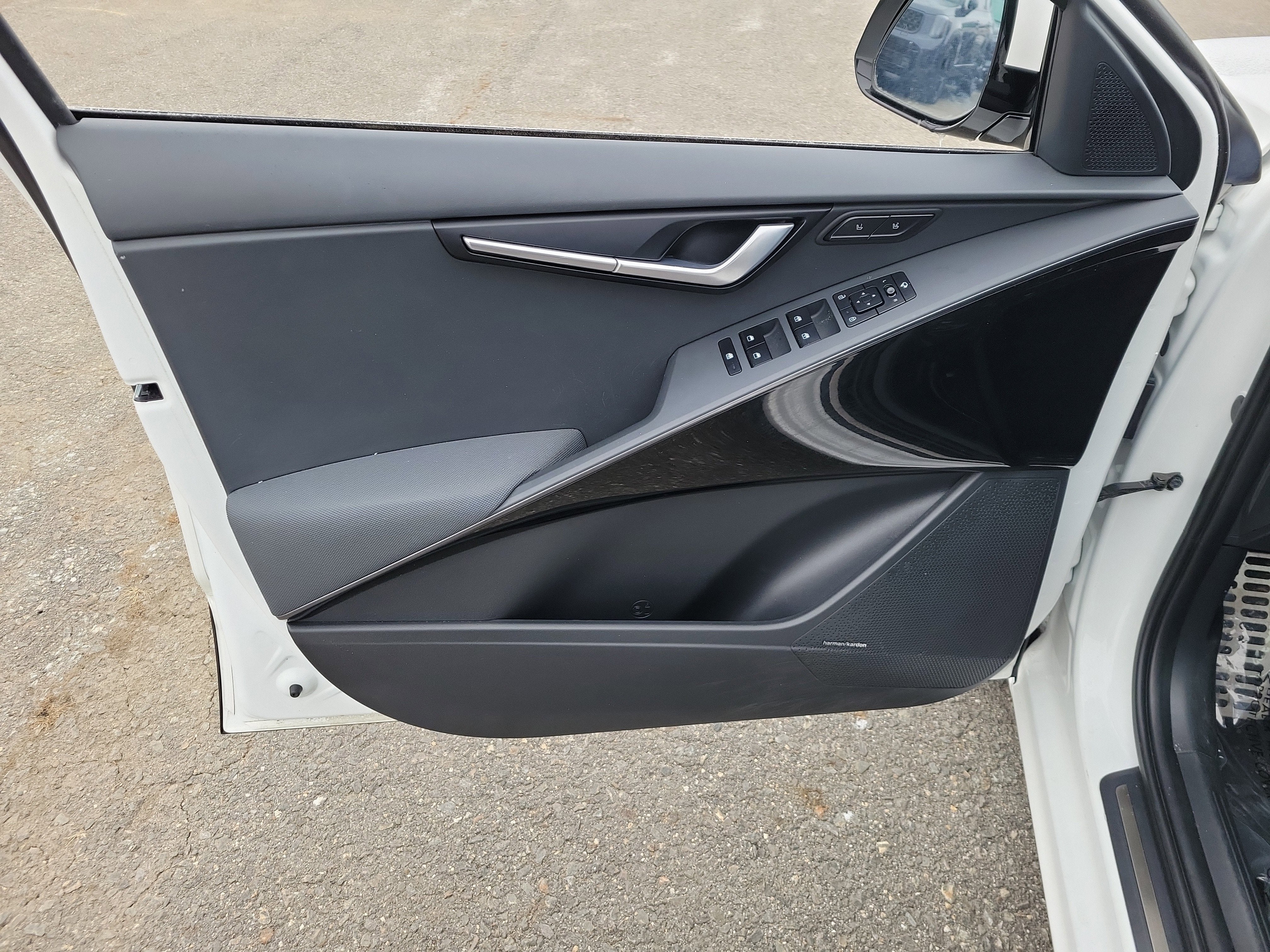 2023 Kia Niro Plug-In Hybrid SX Touring