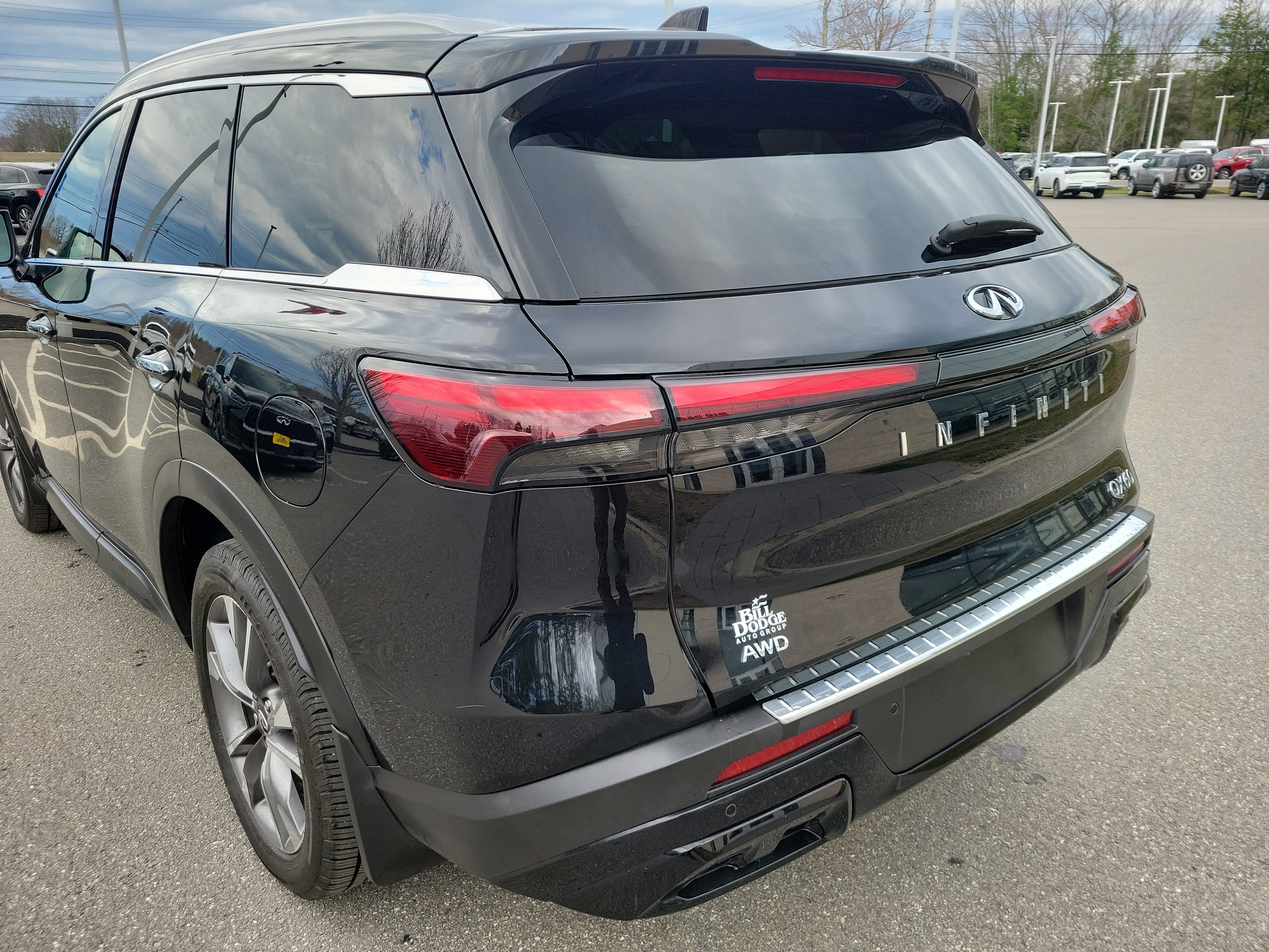 2023 INFINITI QX60 LUXE AWD