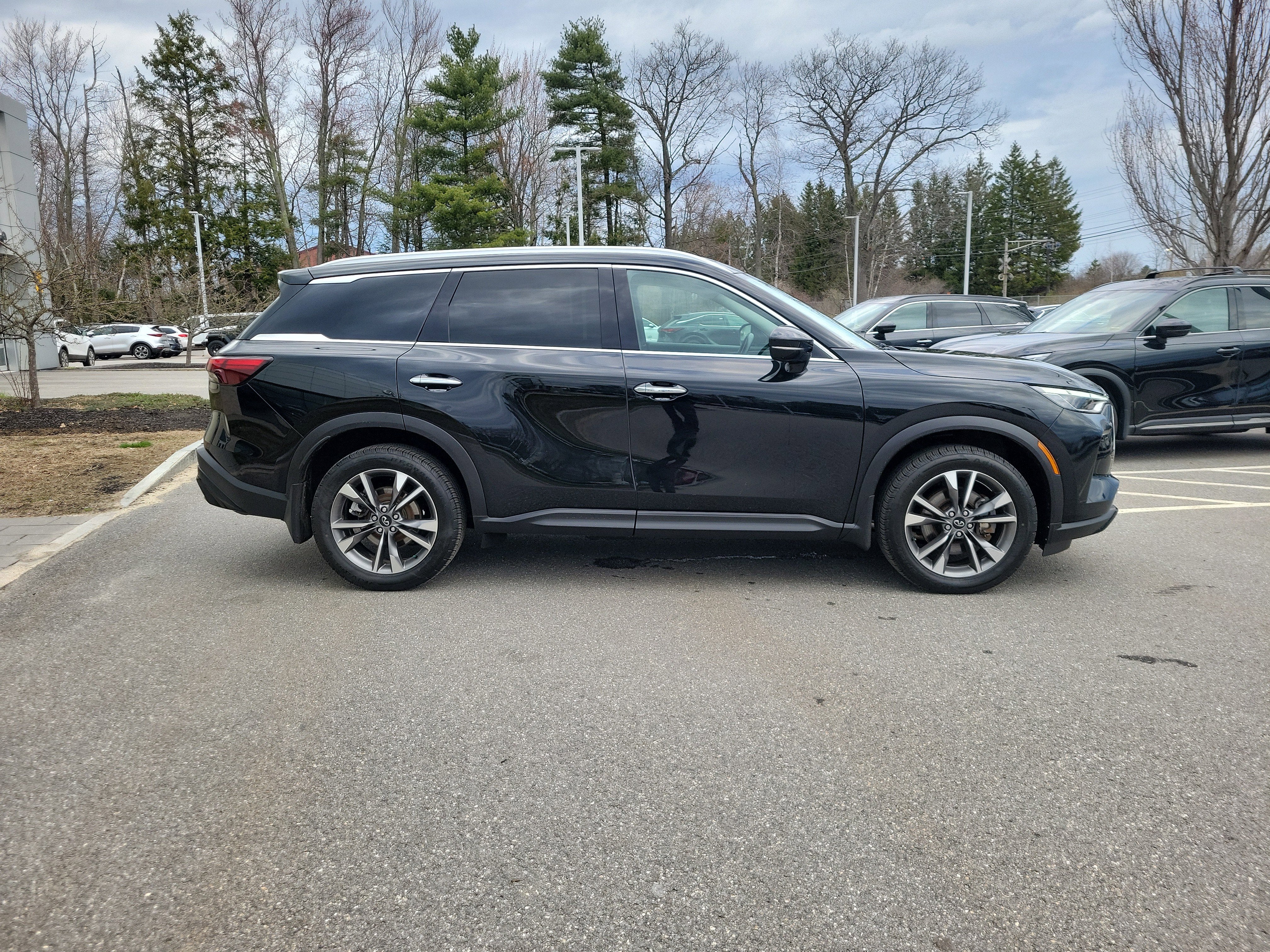 2023 INFINITI QX60 LUXE AWD