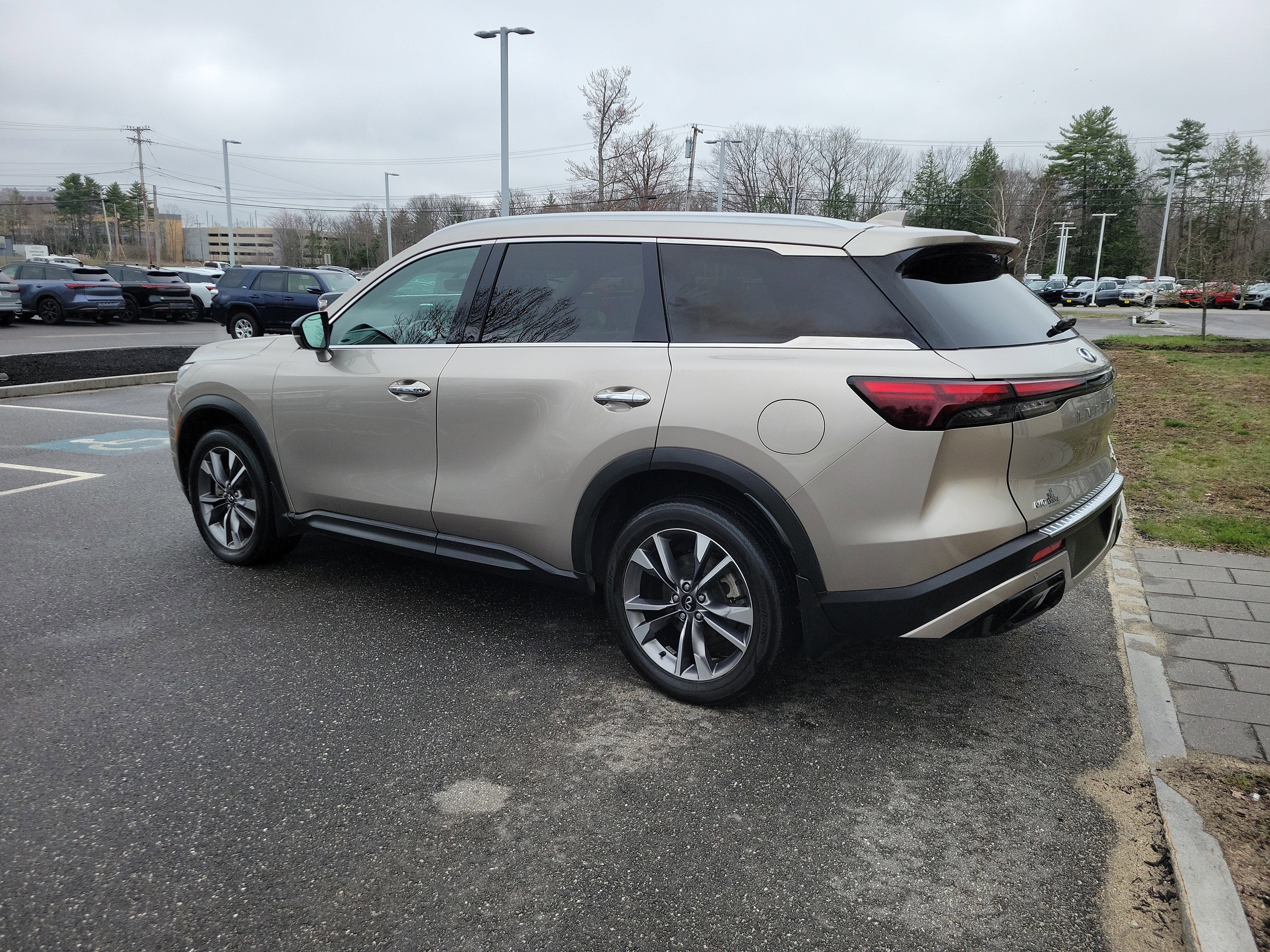 2023 INFINITI QX60 LUXE AWD