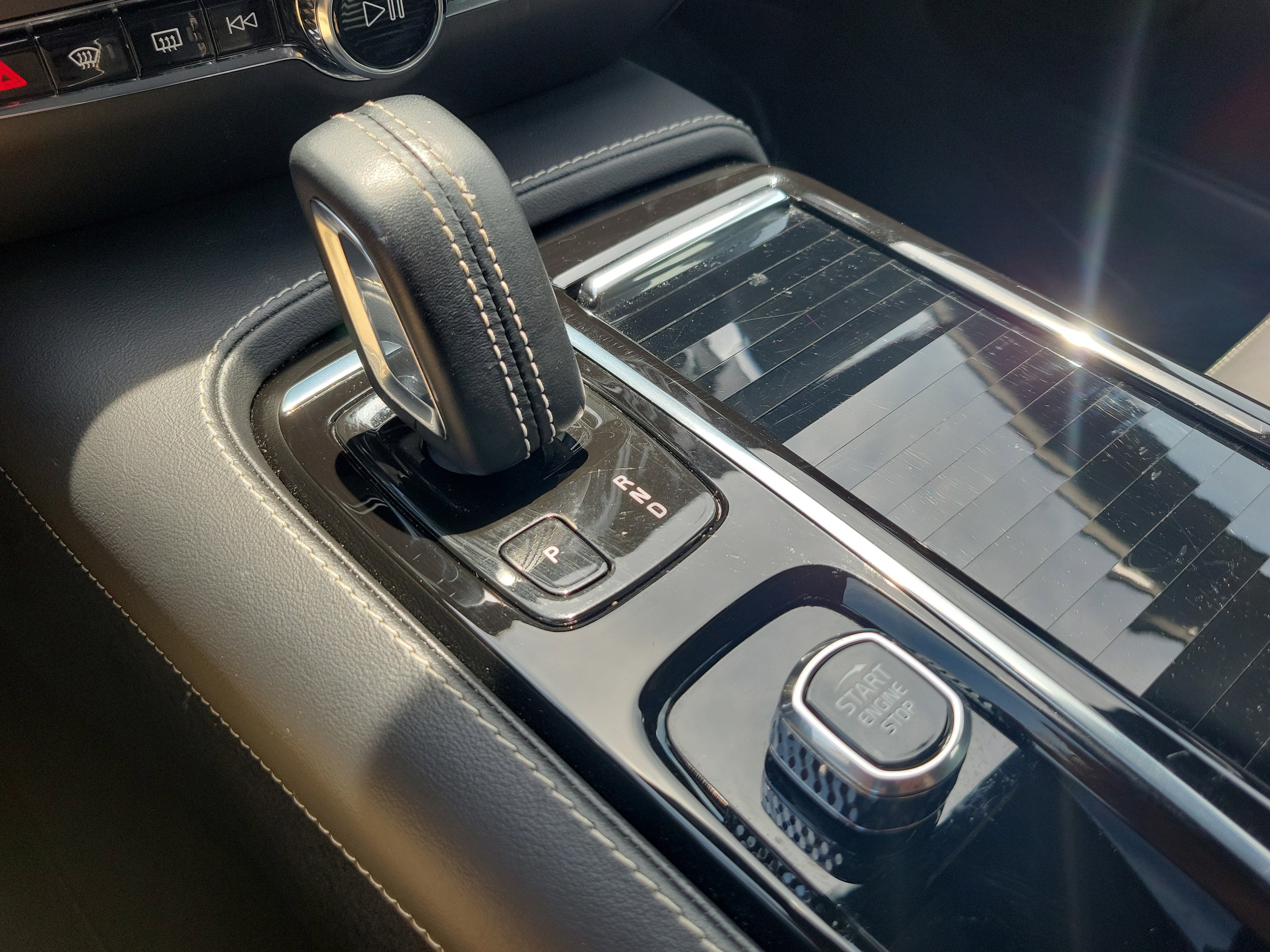 2022 Volvo S60 Recharge Plug-In Hybrid R-Design