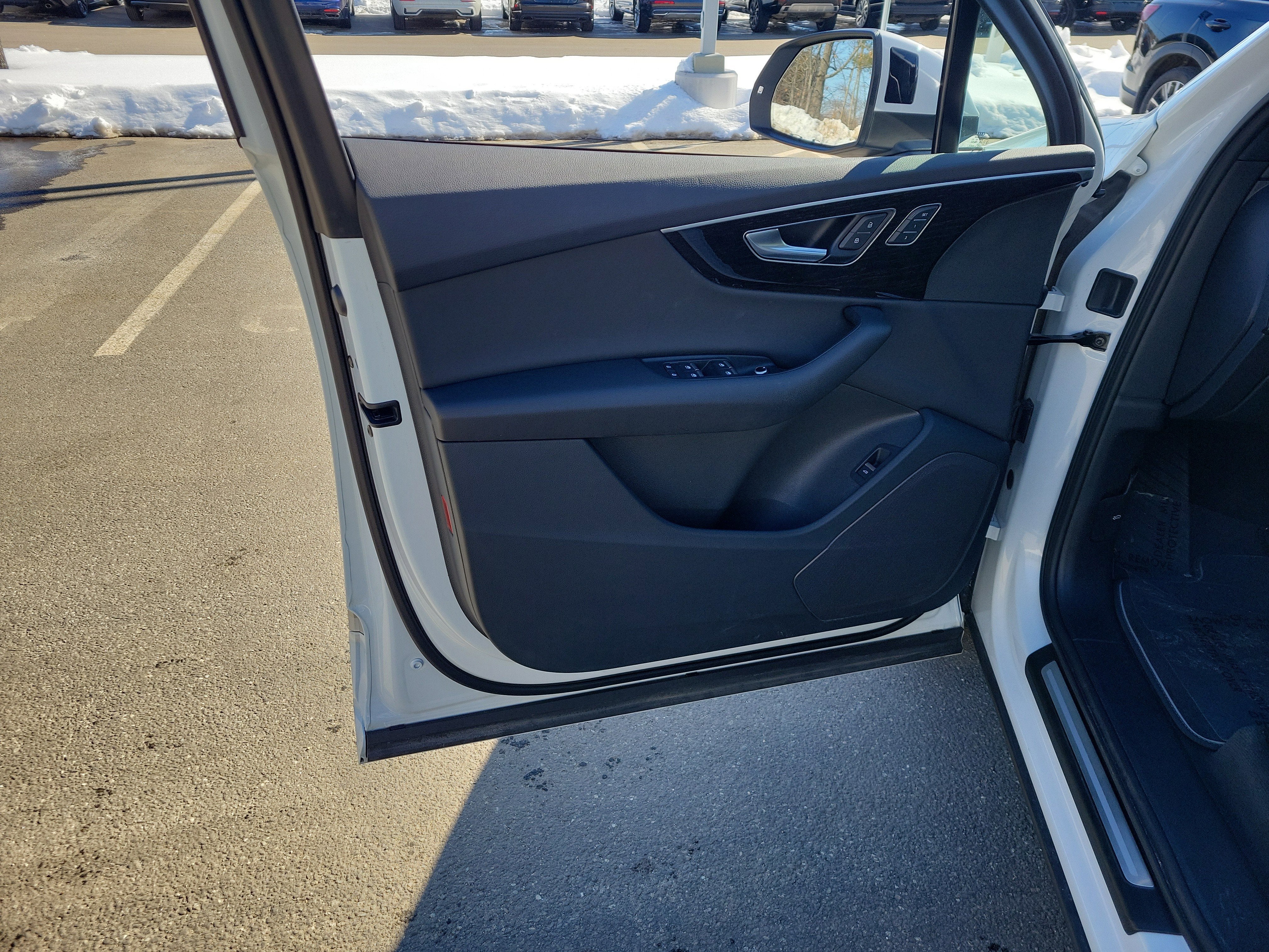 2025 Audi Q7 Premium