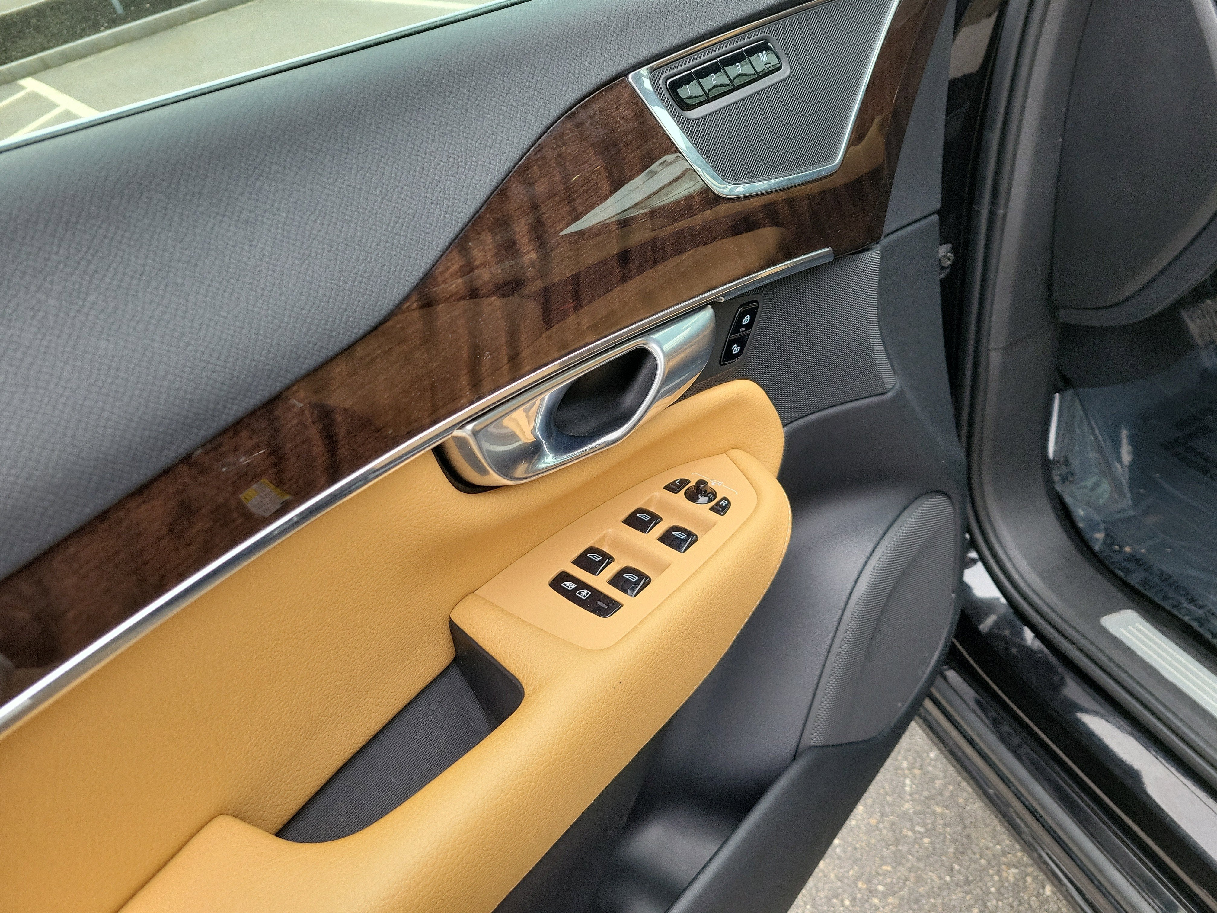 2017 Volvo XC90 Momentum