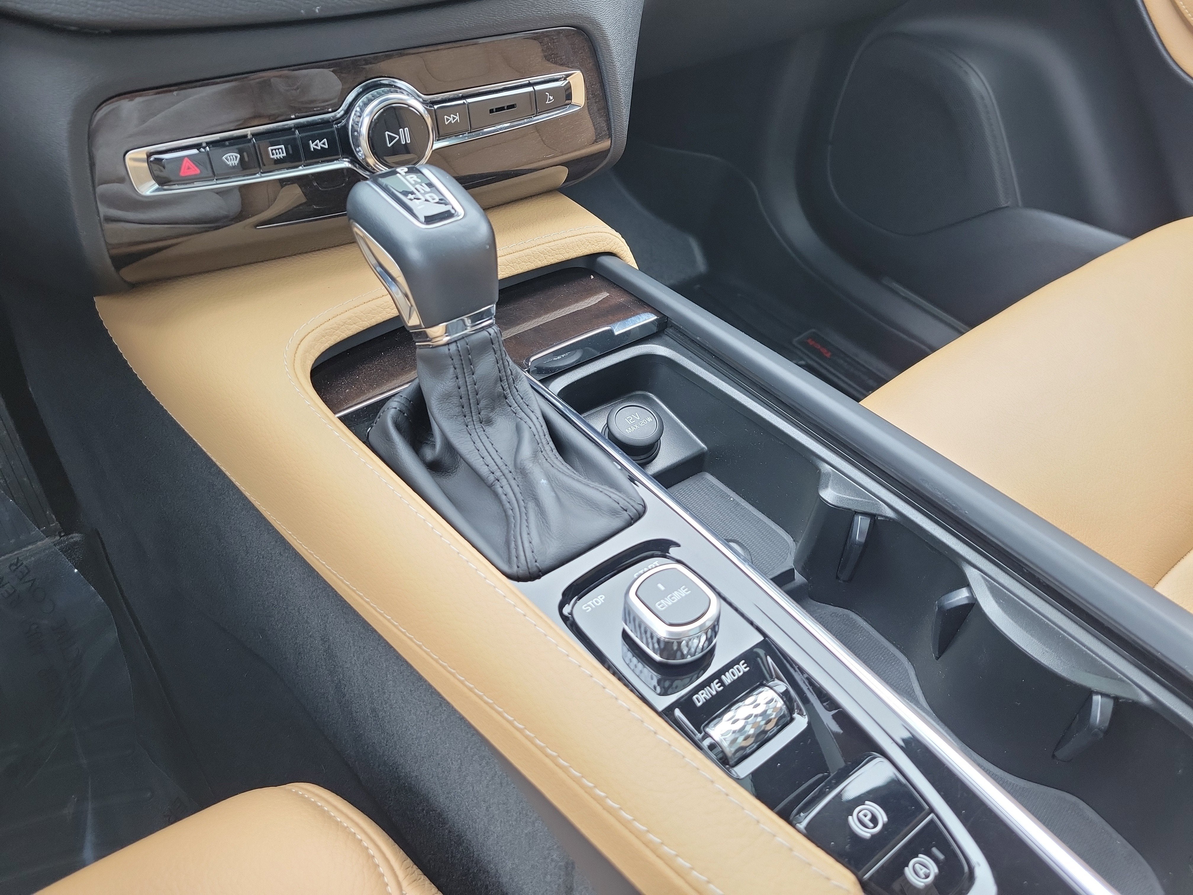 2017 Volvo XC90 Momentum