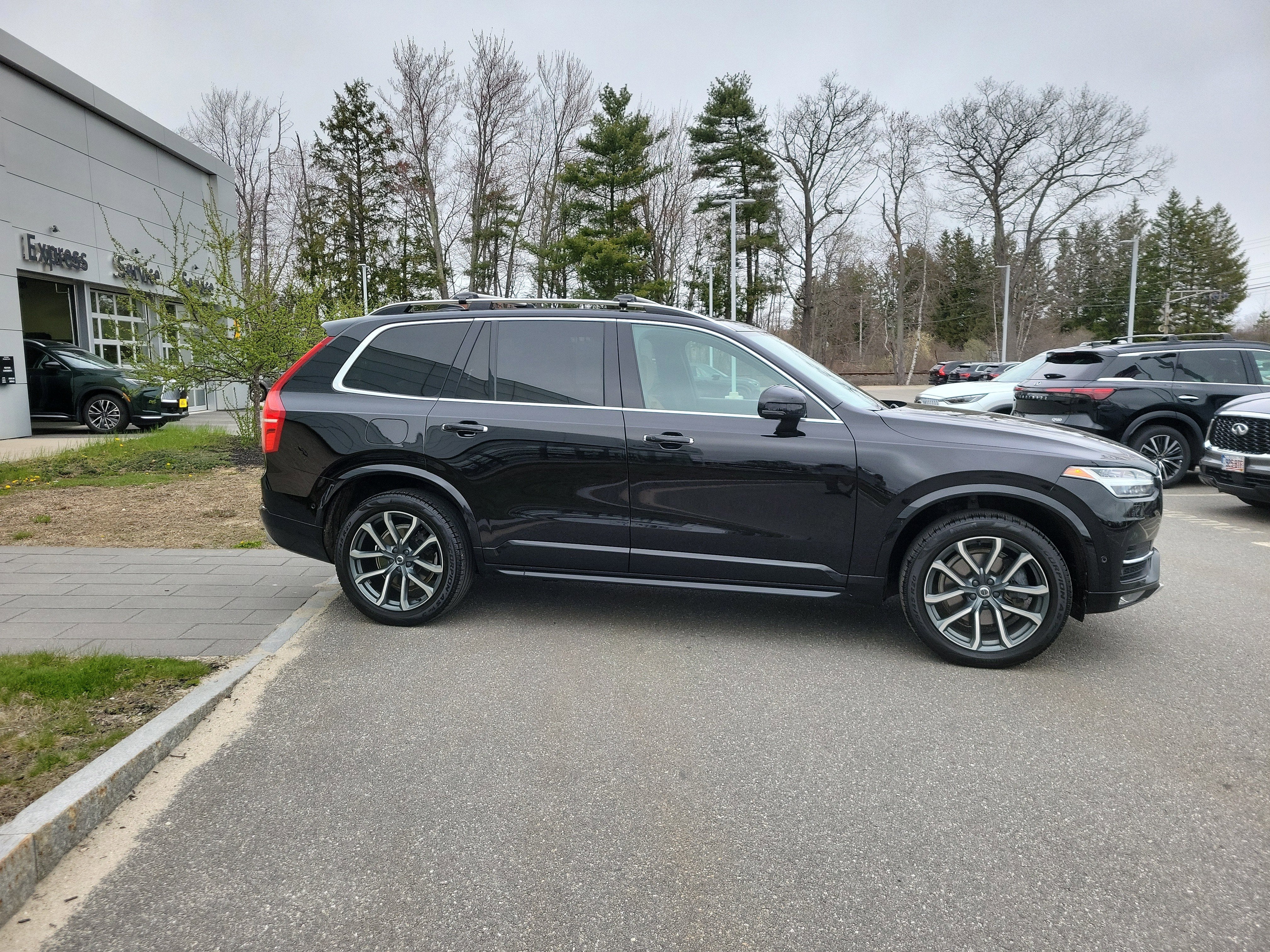 2017 Volvo XC90 Momentum