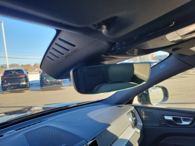 2022 Volvo XC60 Recharge Plug-In Hybrid R-Design