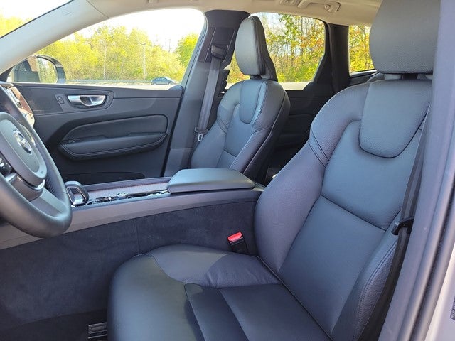 2024 Volvo XC60 Plus Dark Theme