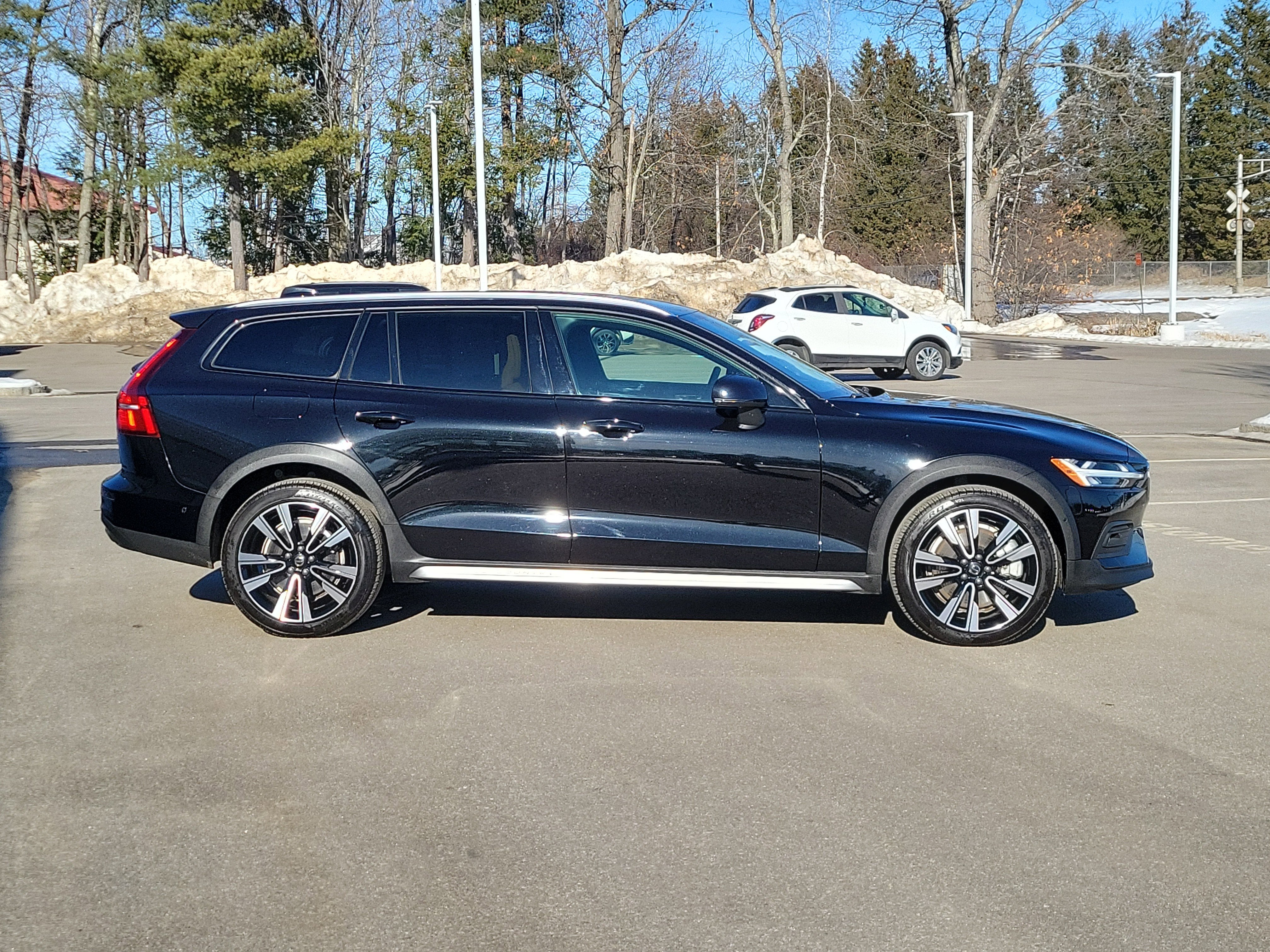 2024 Volvo V60 Cross Country Ultimate