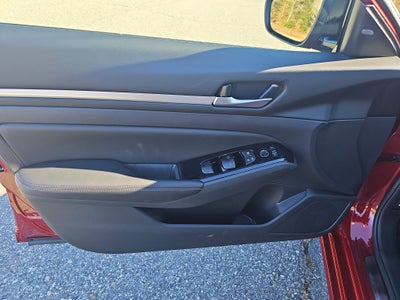 2025 Nissan Altima SR