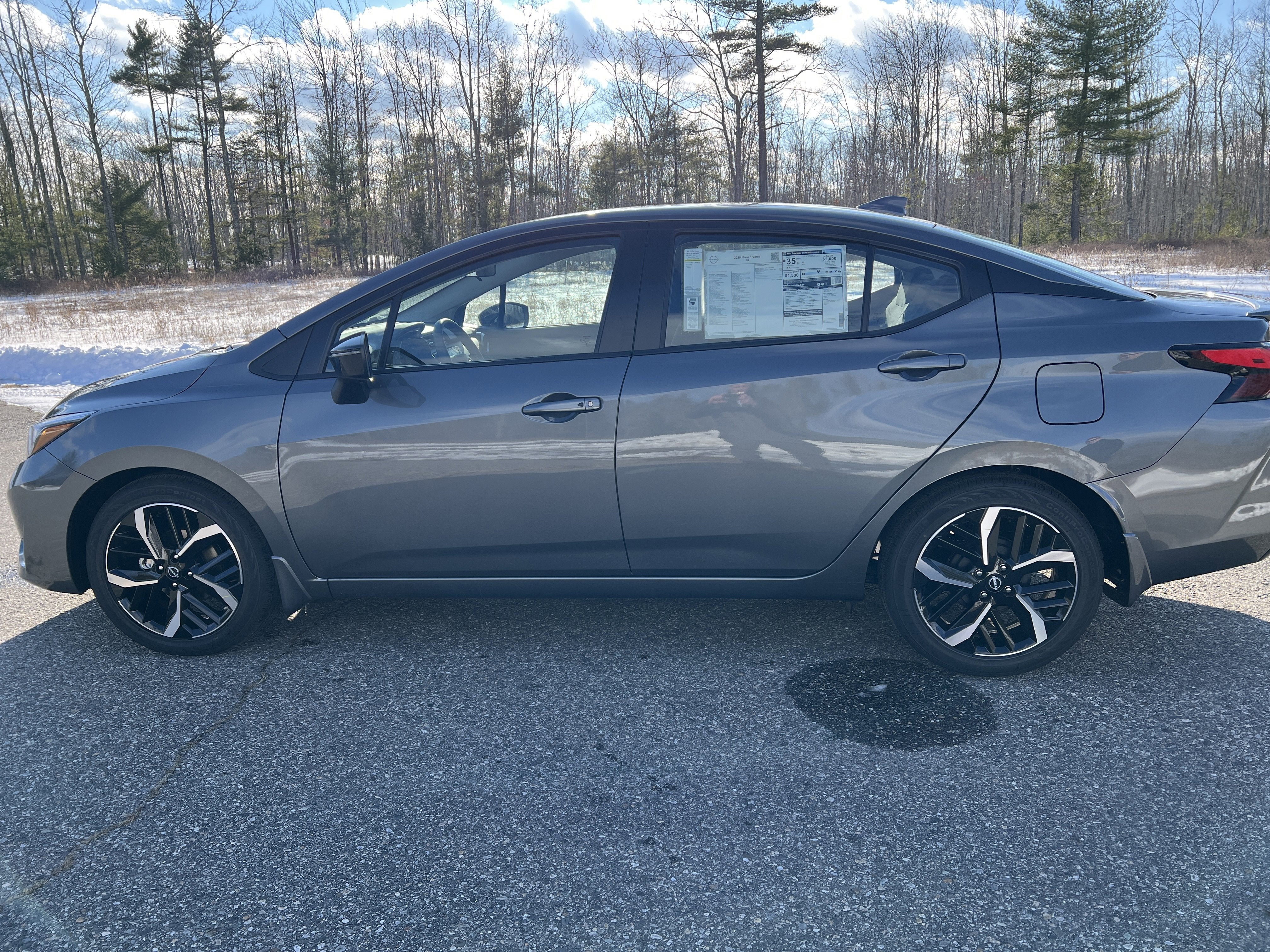 2025 Nissan Versa SR