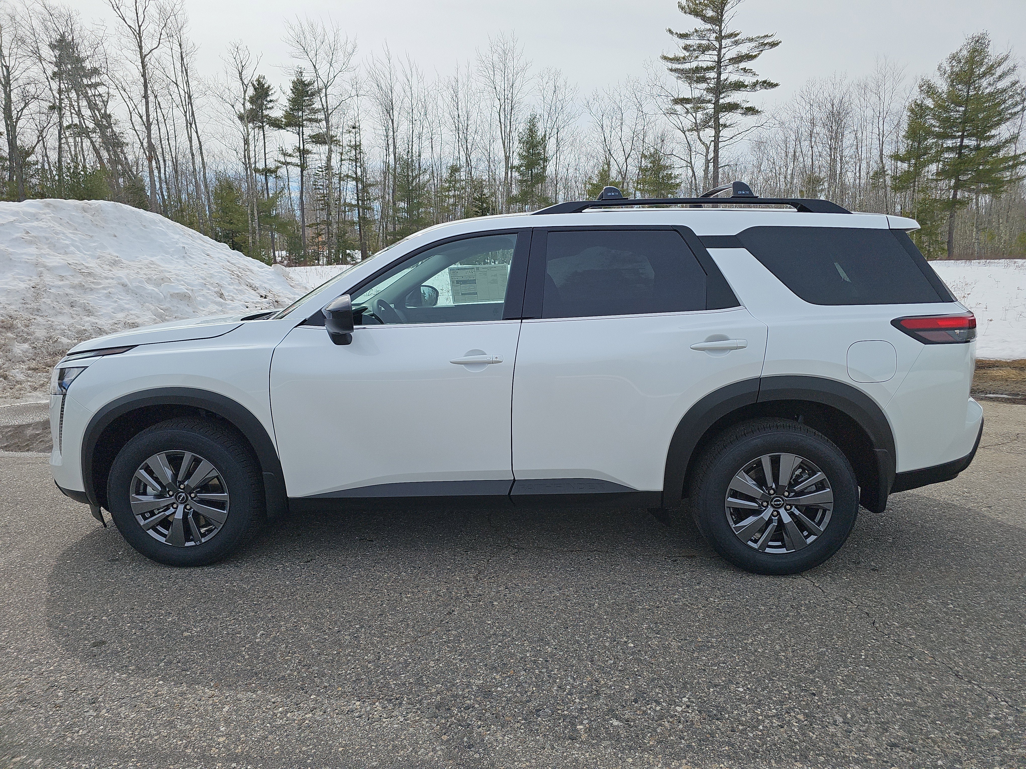 2026 Nissan Pathfinder SV