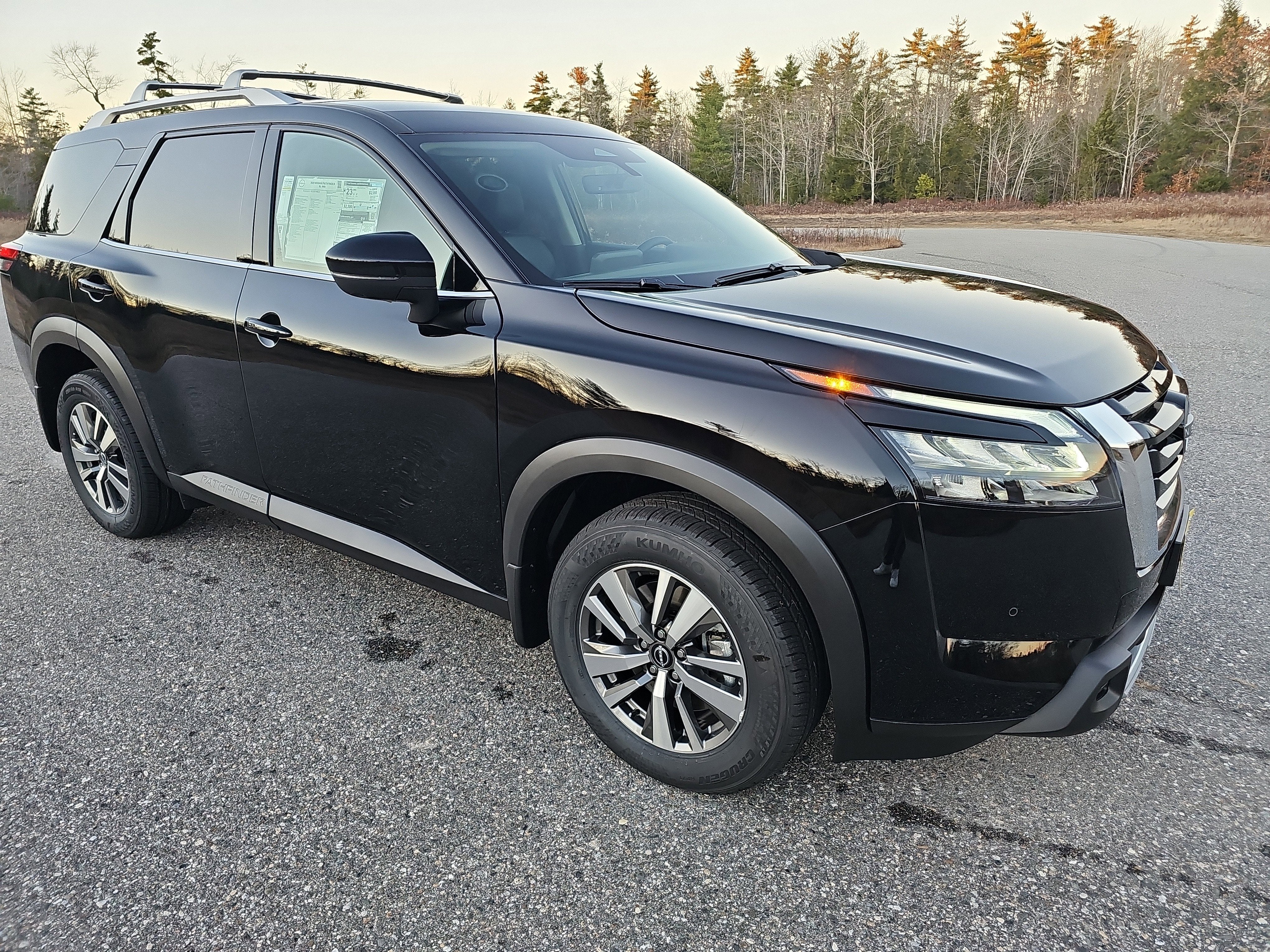 2025 Nissan Pathfinder SL