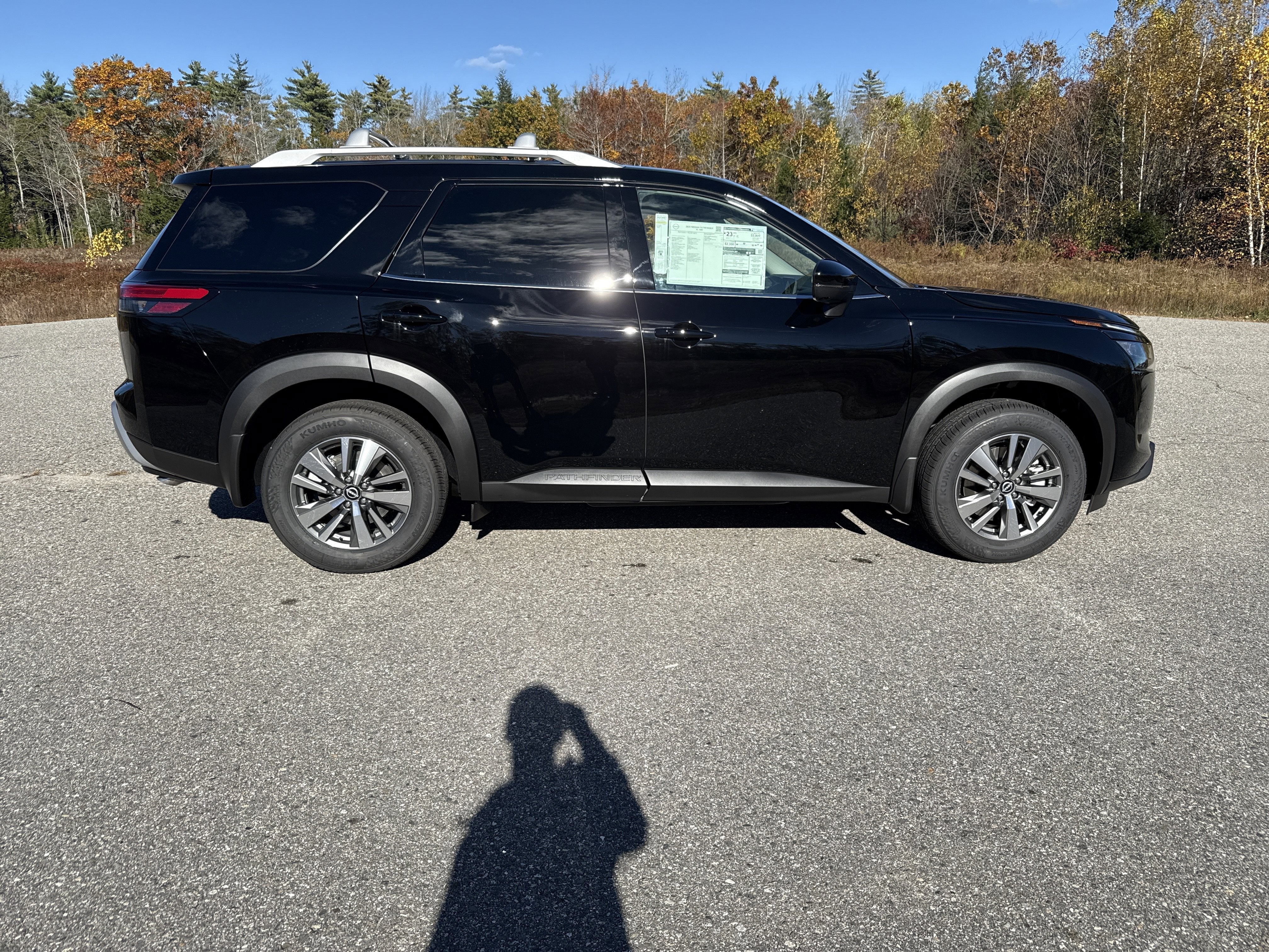 2025 Nissan Pathfinder SL