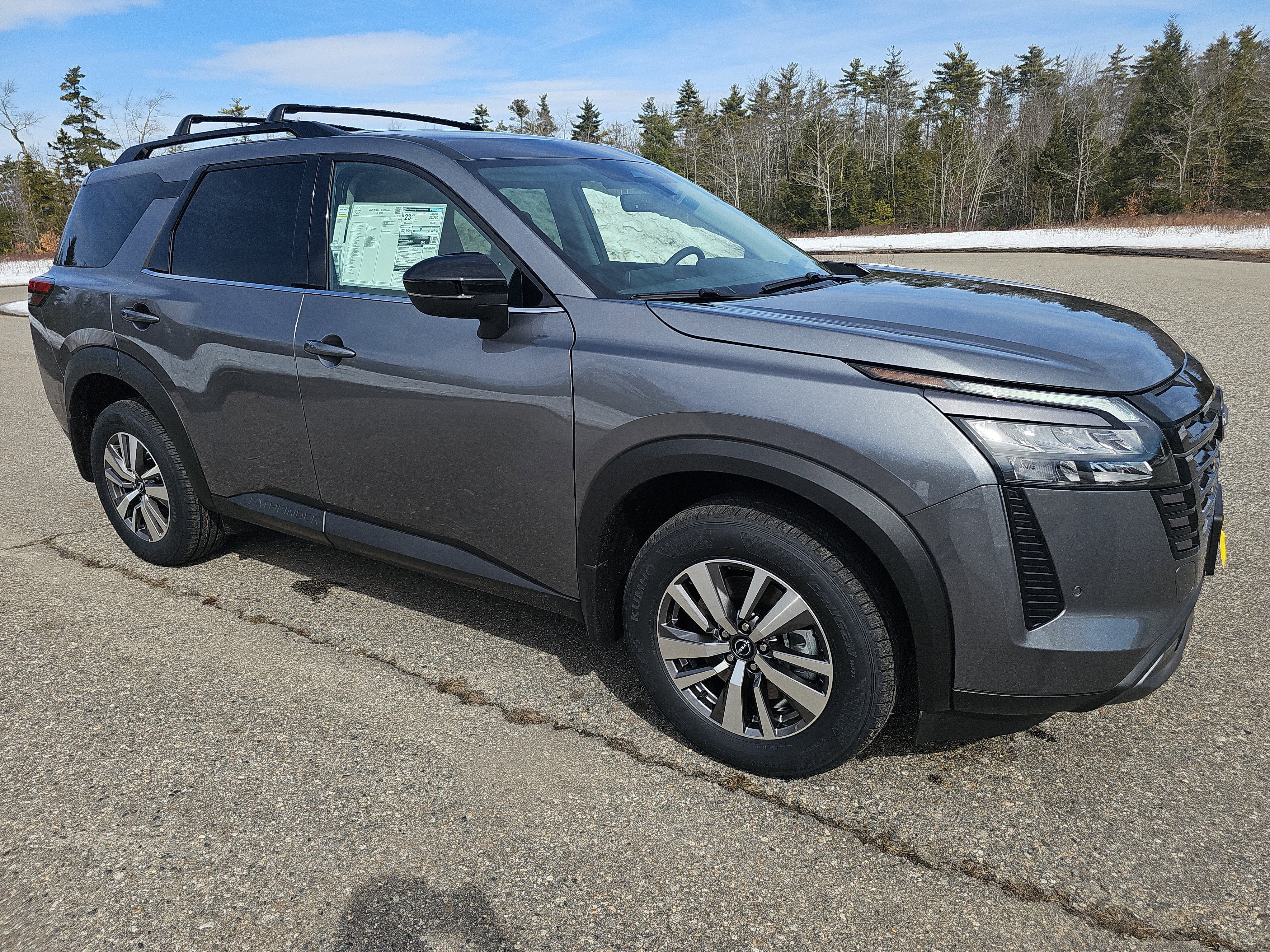 2026 Nissan Pathfinder SL