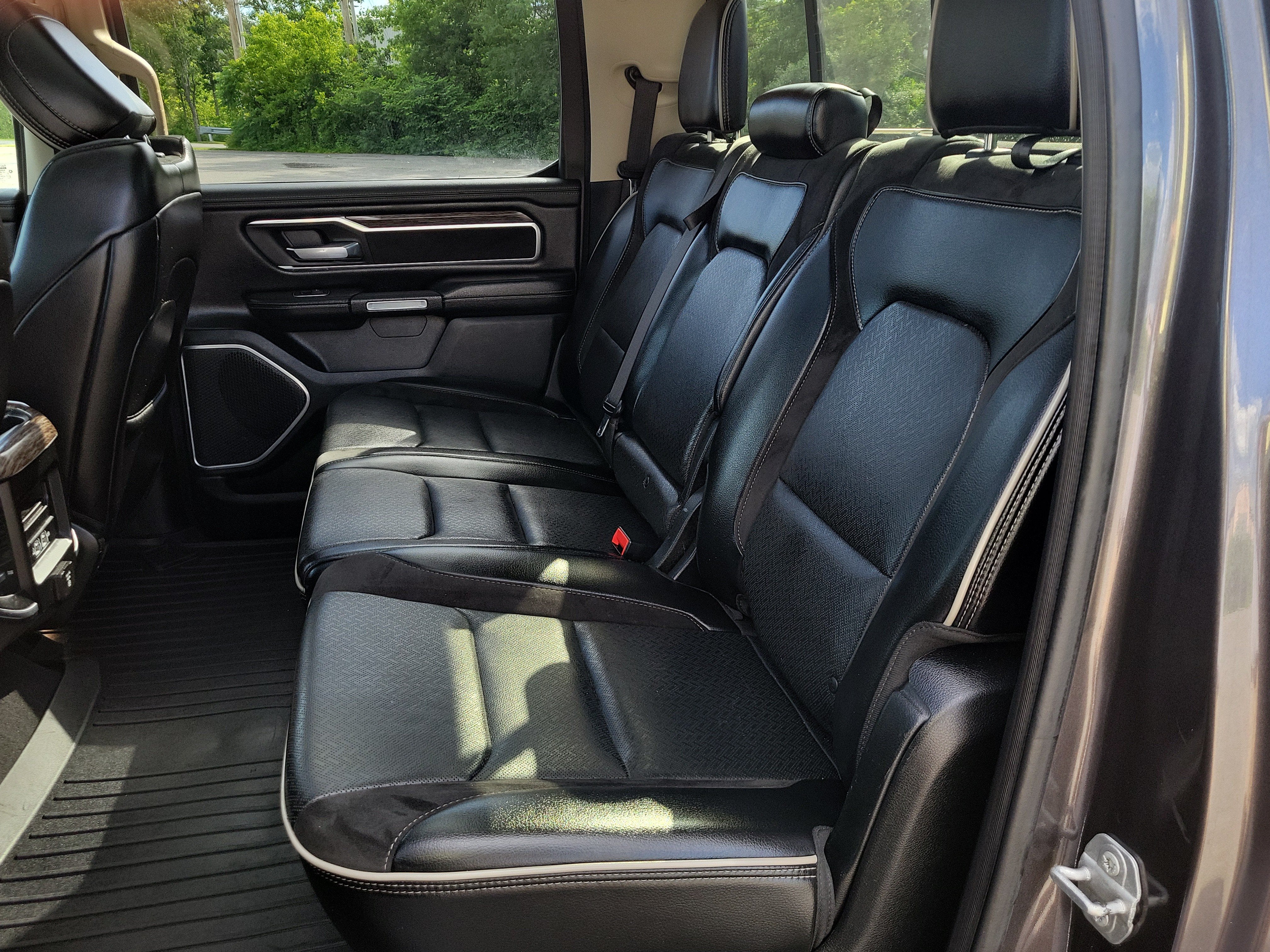 2019 RAM 1500 Laramie Crew Cab 4x4 5'7" Box