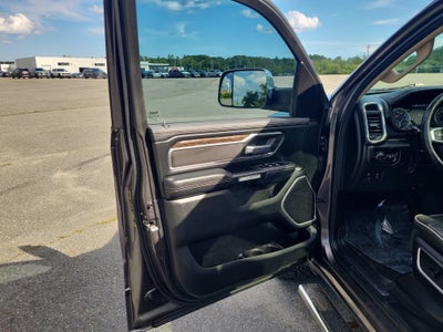 2019 RAM 1500 Laramie Crew Cab 4x4 5'7" Box