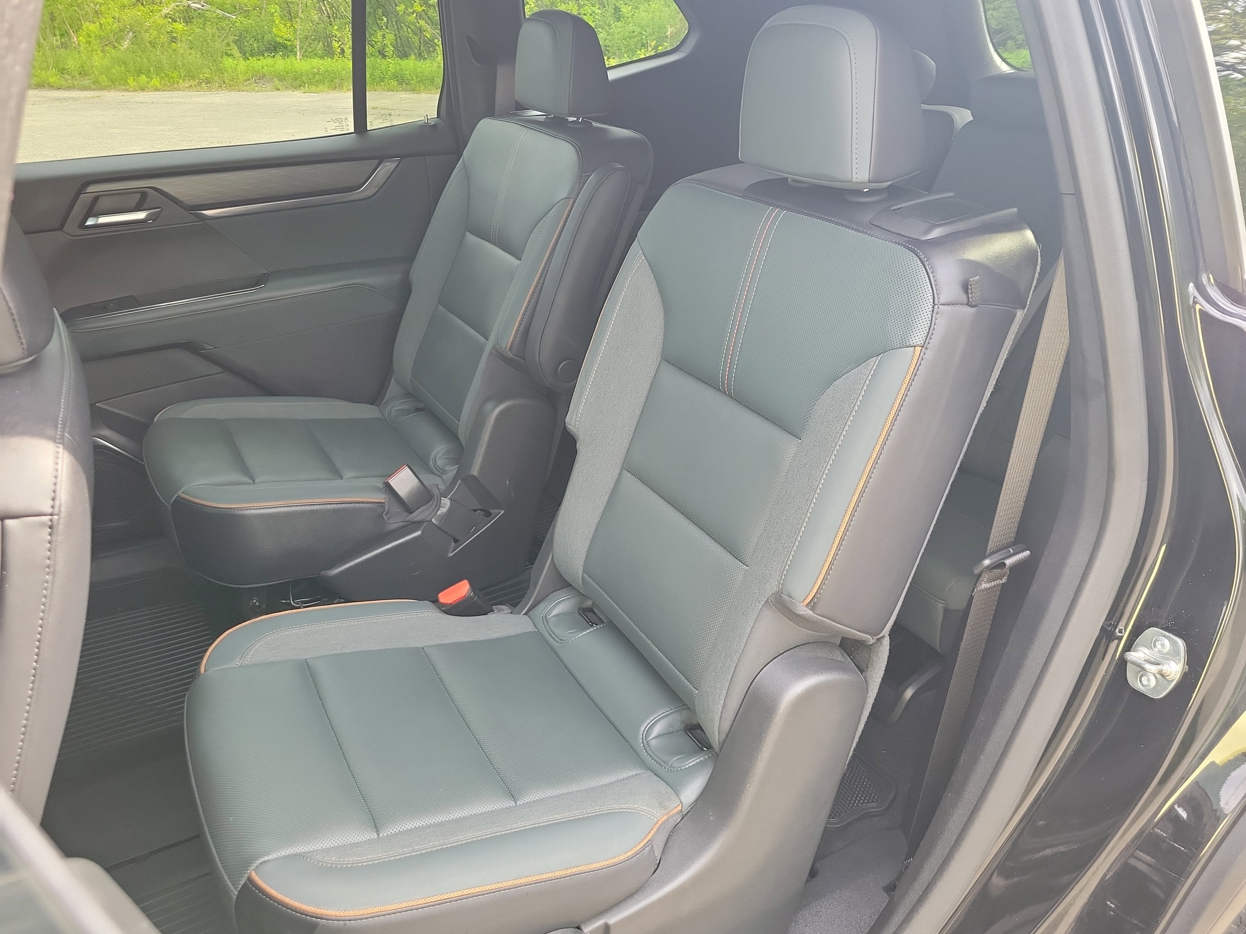 2024 GMC Acadia AT4