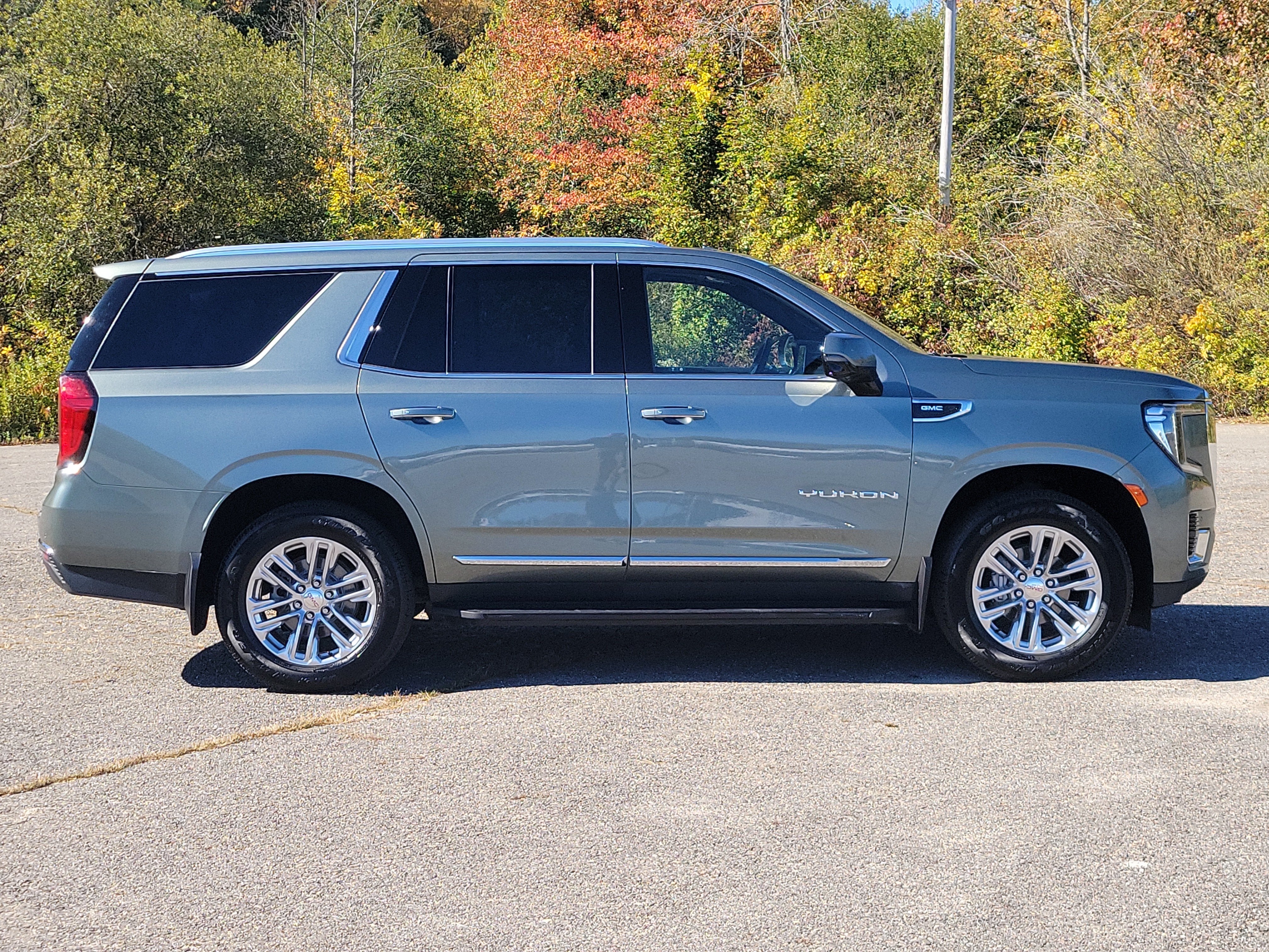 2023 GMC Yukon SLT