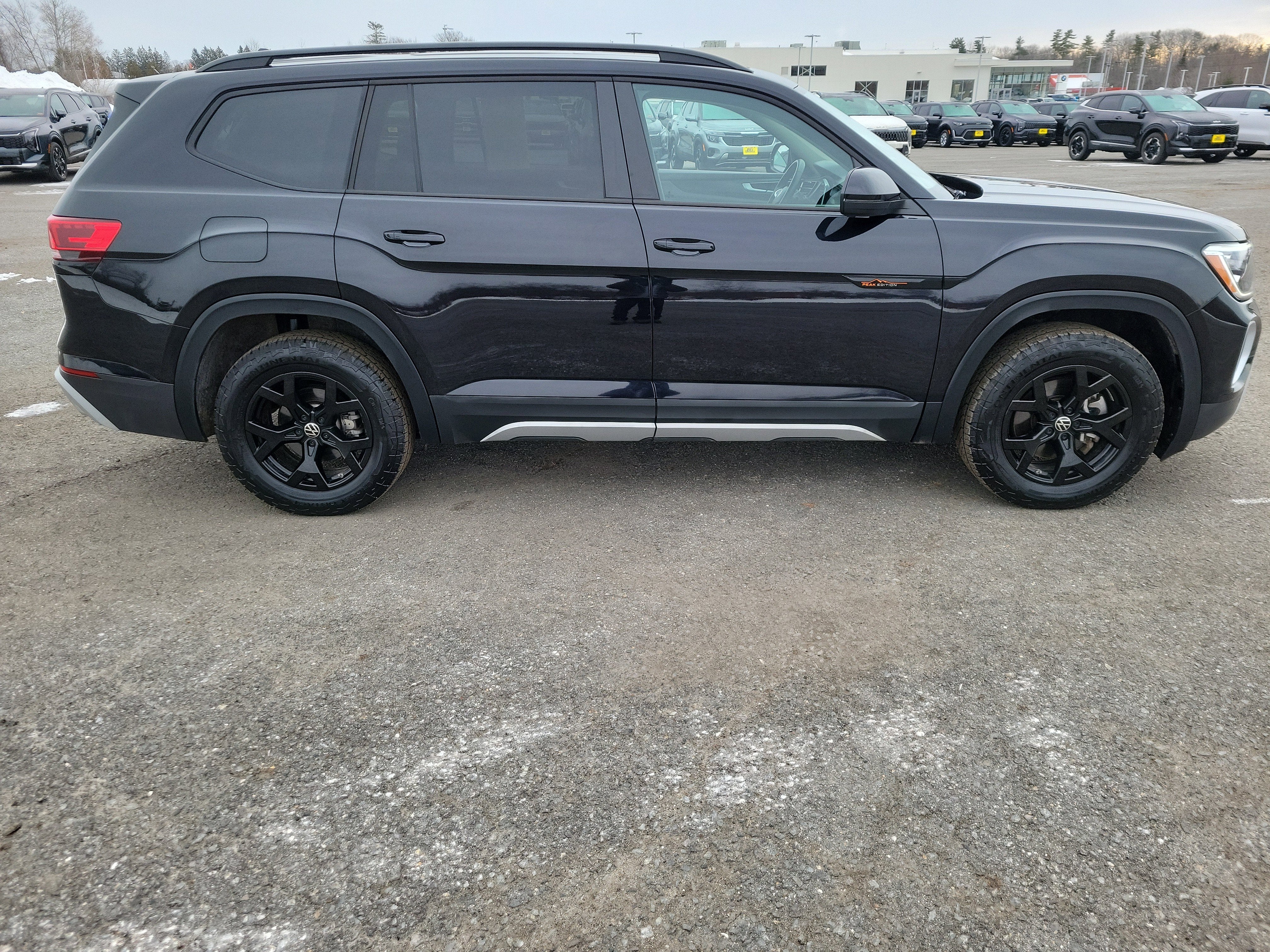 2024 Volkswagen Atlas 2.0T Peak Edition SEL