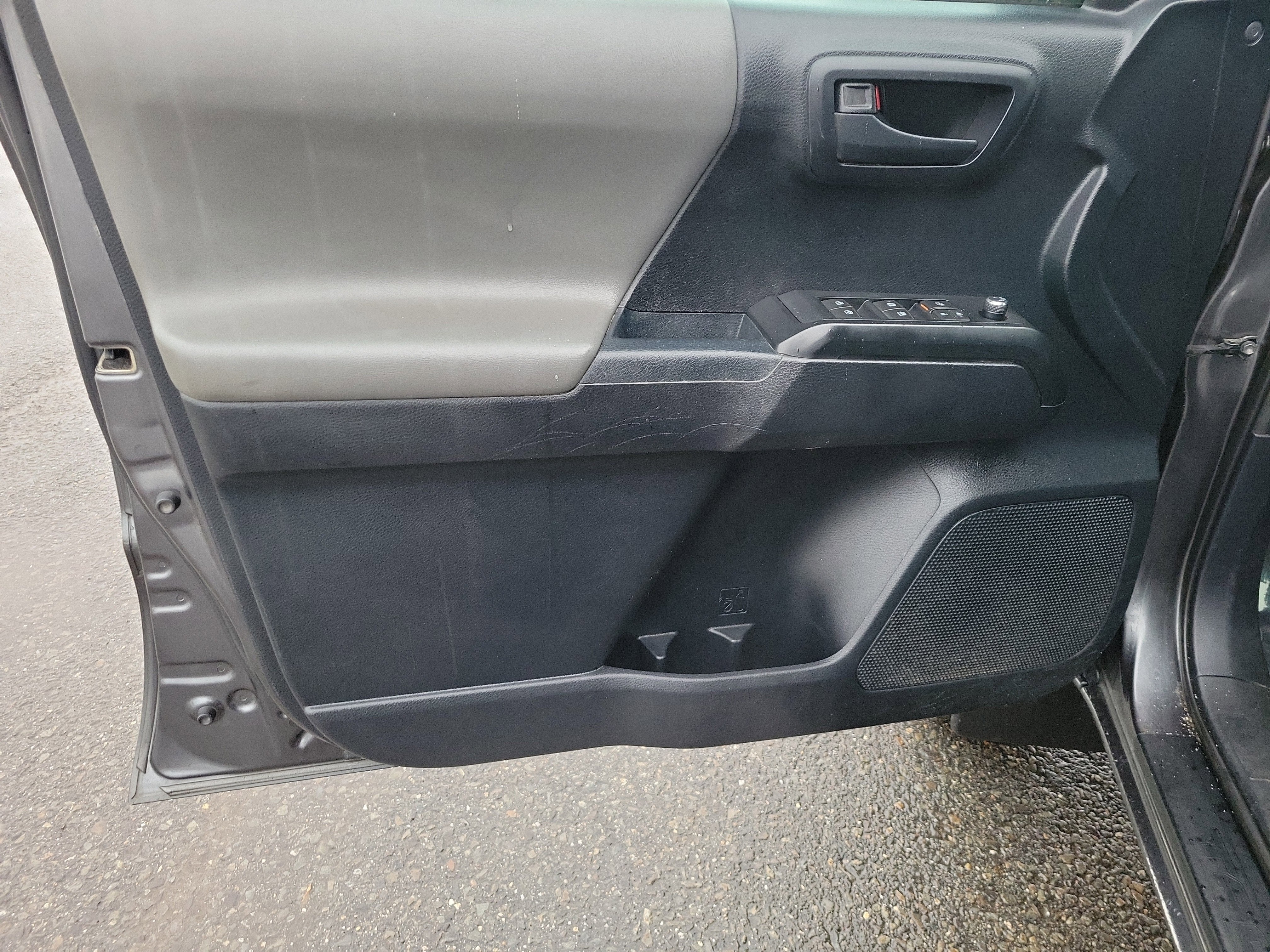 2018 Toyota Tacoma SR V6