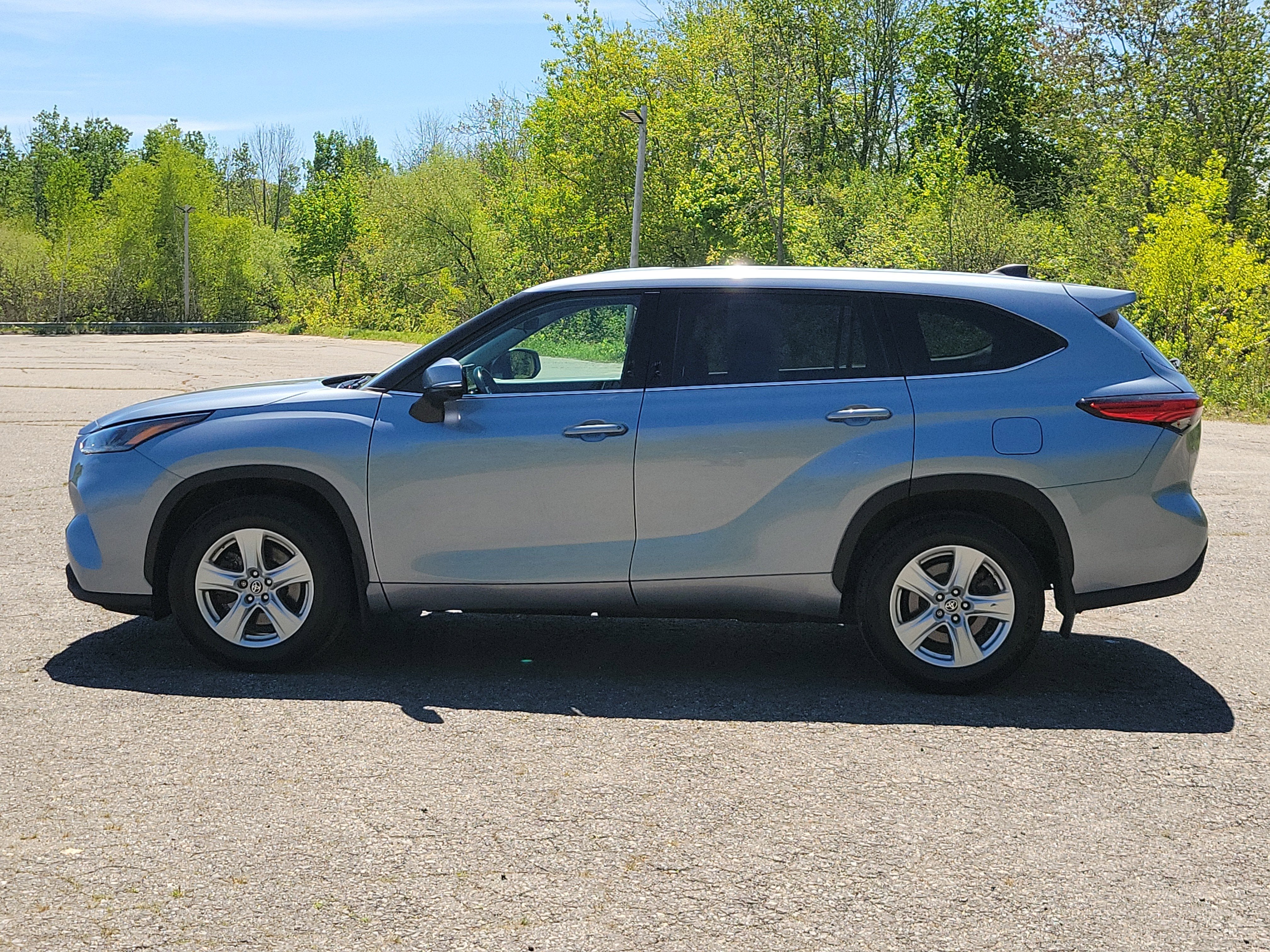 2022 Toyota Highlander LE