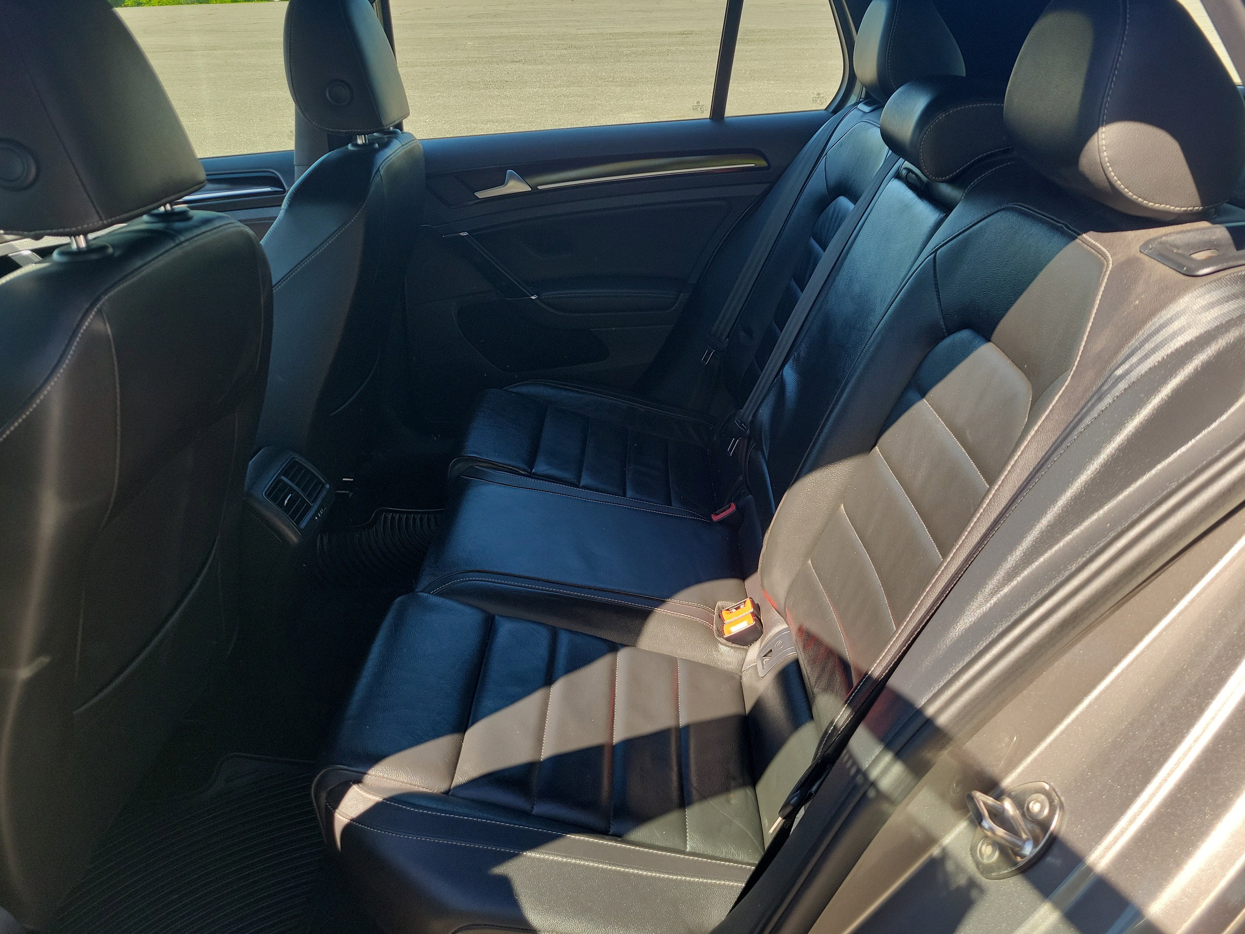 2016 Volkswagen Golf R 4-Door