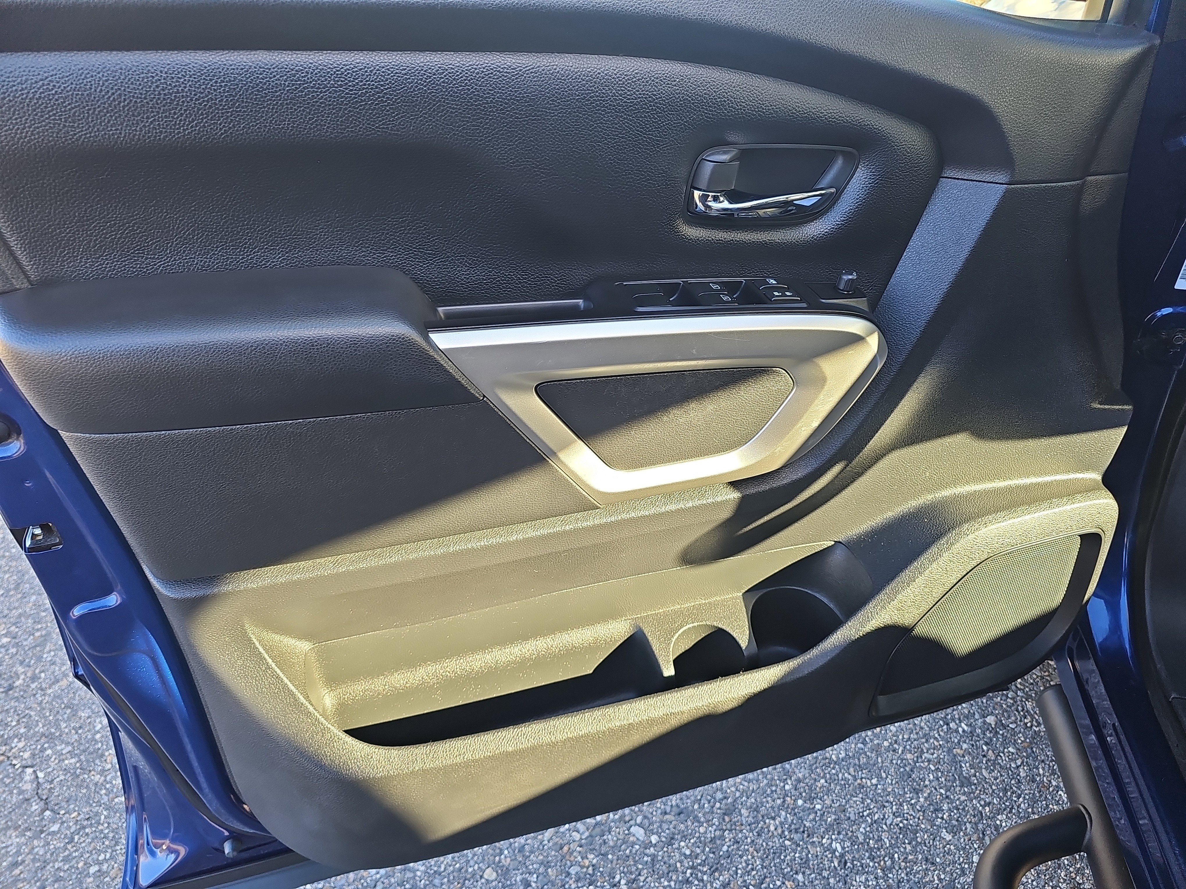 2021 Nissan TITAN Crew Cab SV