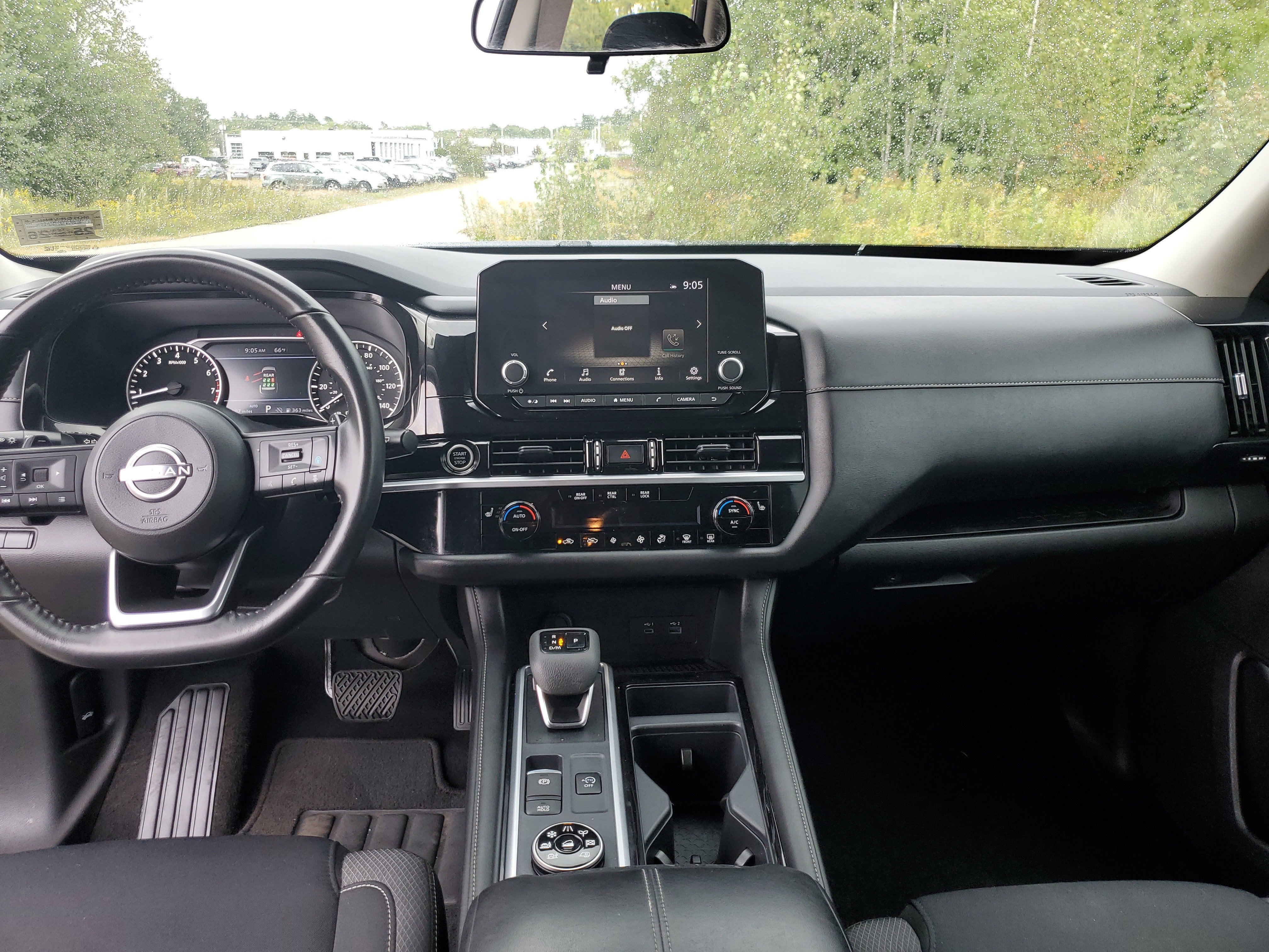 2024 Nissan Pathfinder SV