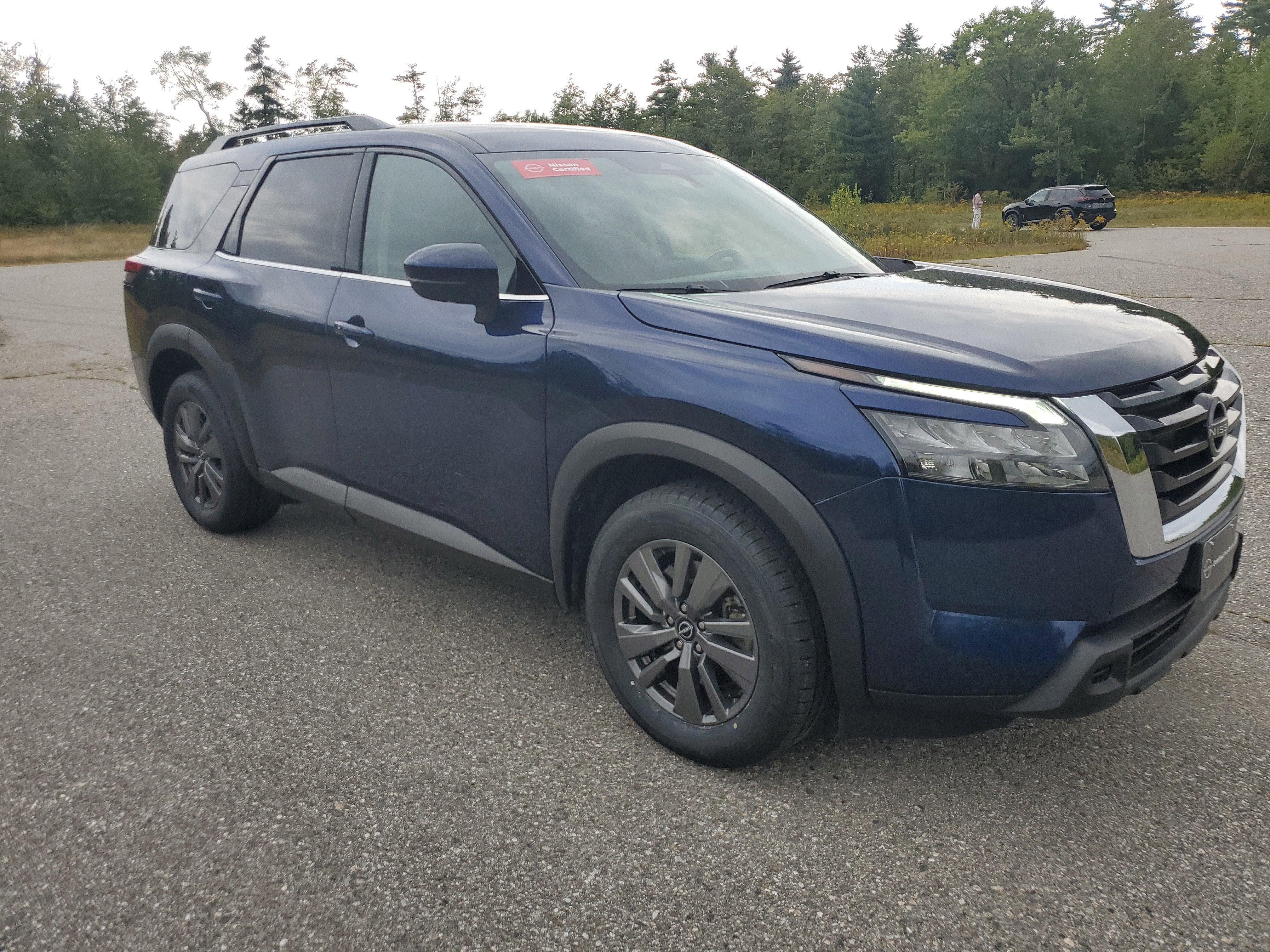 2024 Nissan Pathfinder SV
