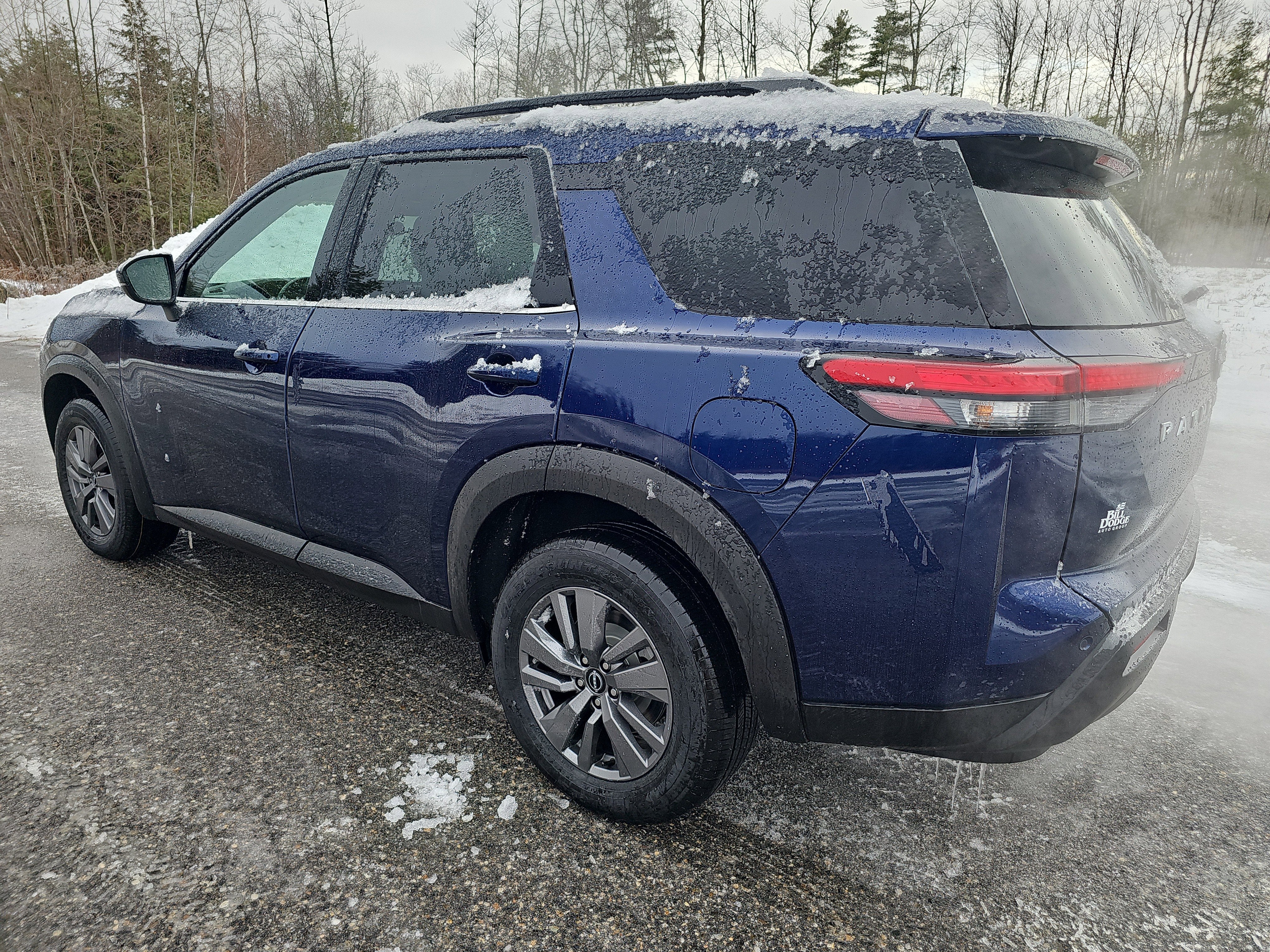 2025 Nissan Pathfinder SV