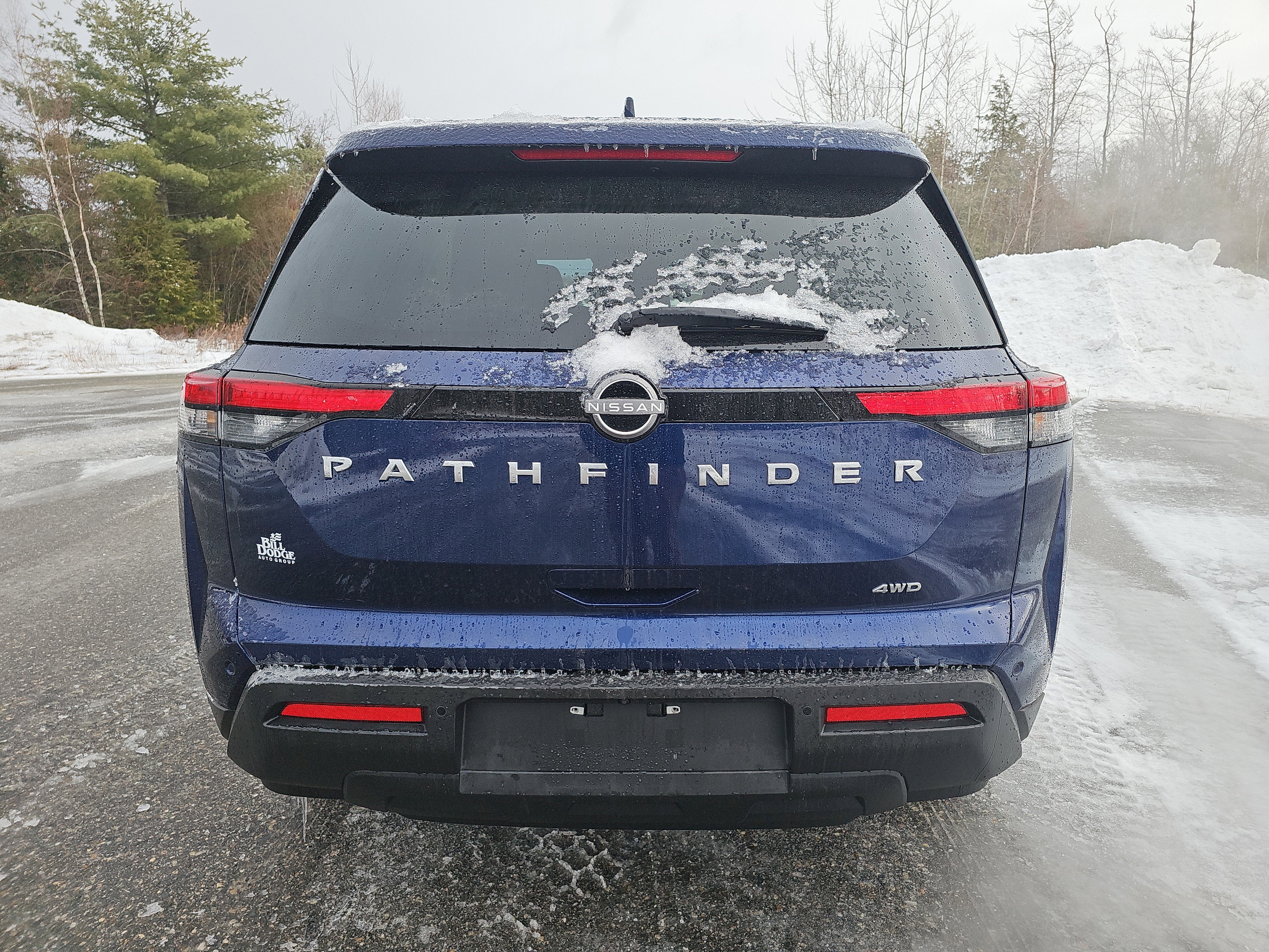 2025 Nissan Pathfinder SV