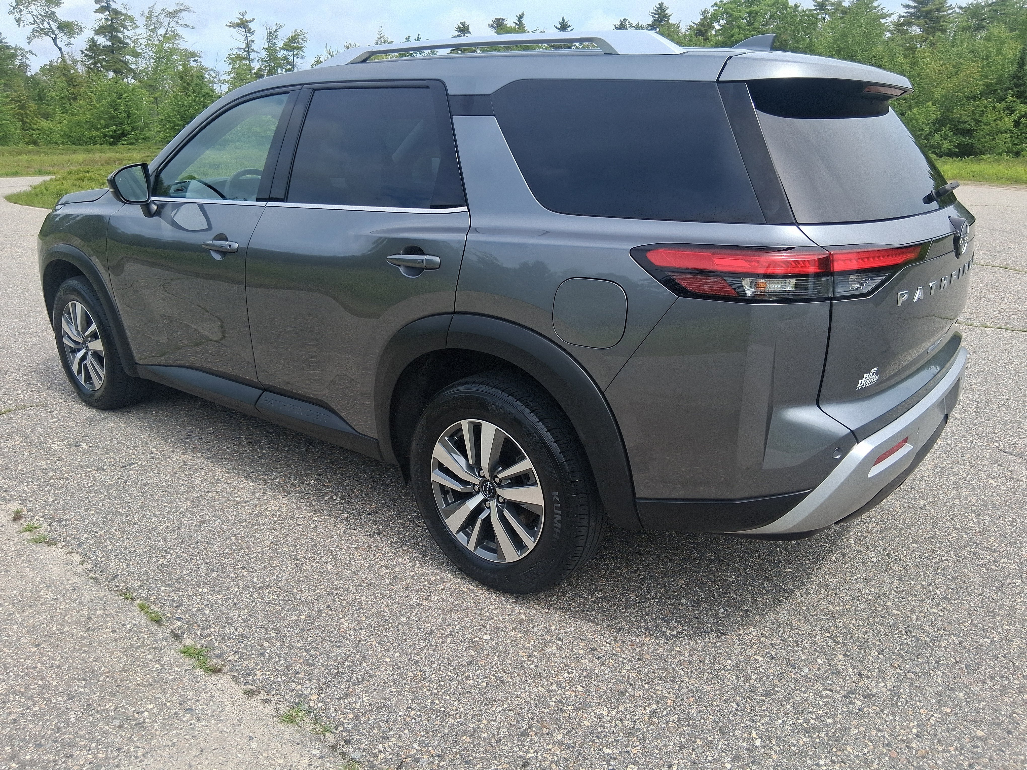2025 Nissan Pathfinder SL