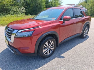 2023 Nissan Pathfinder SL