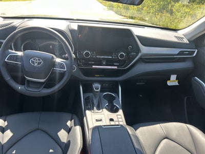 2026 Toyota Highlander Hybrid XLE