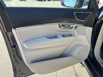 2020 Volvo XC90 Momentum